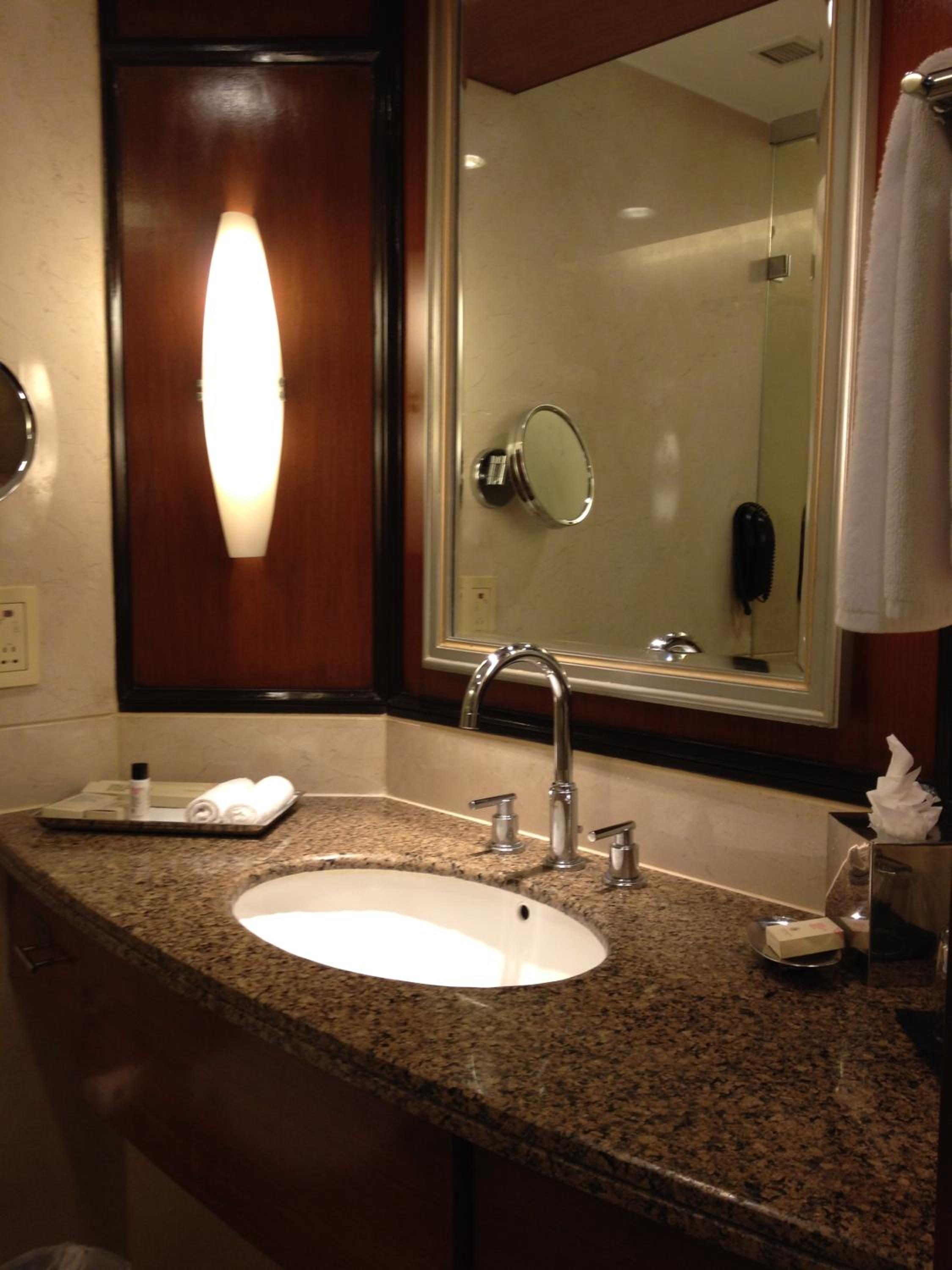 Superior Queen Bed Room - Photo 12
