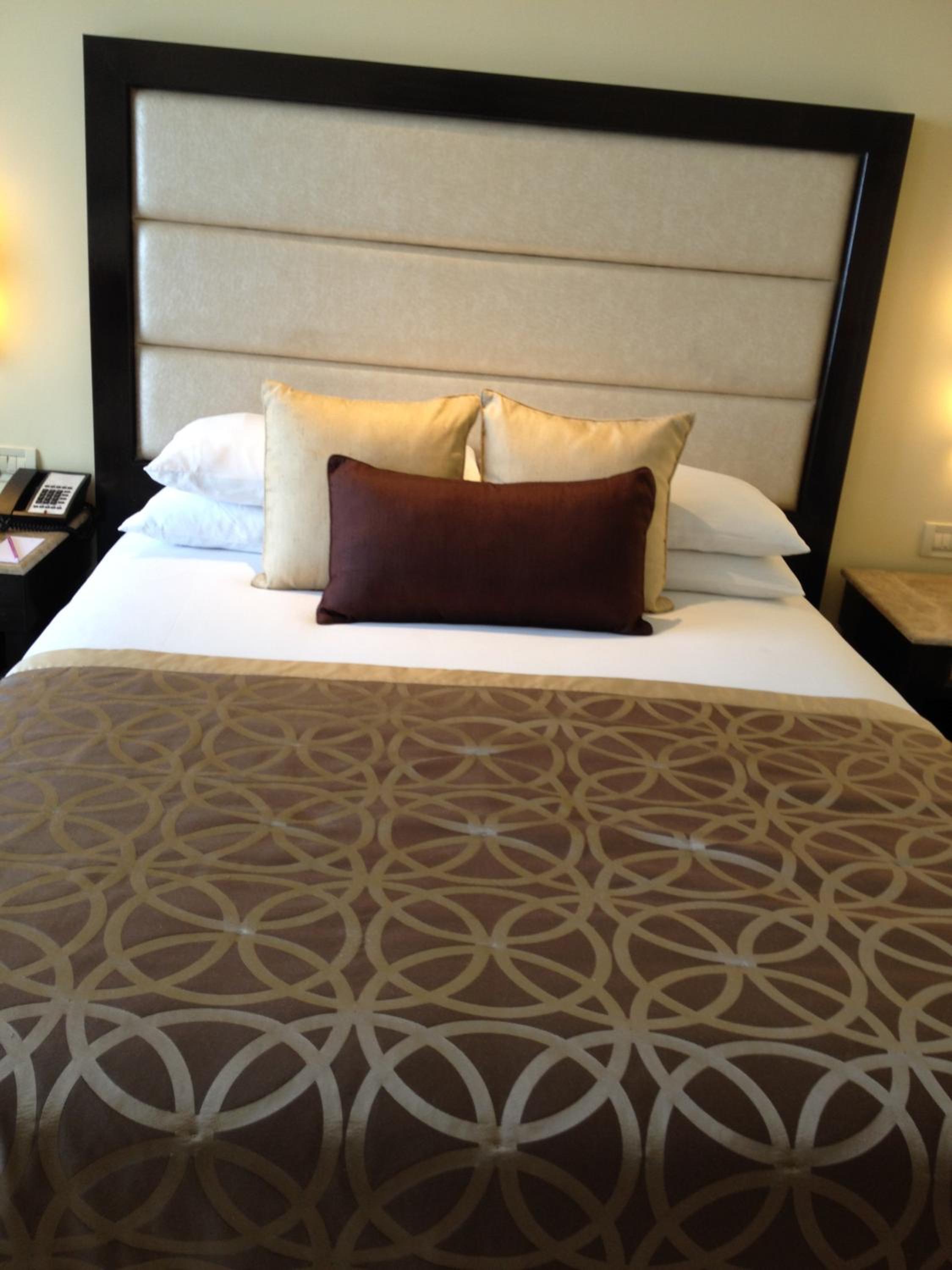 Superior Queen Bed Room - Photo 11