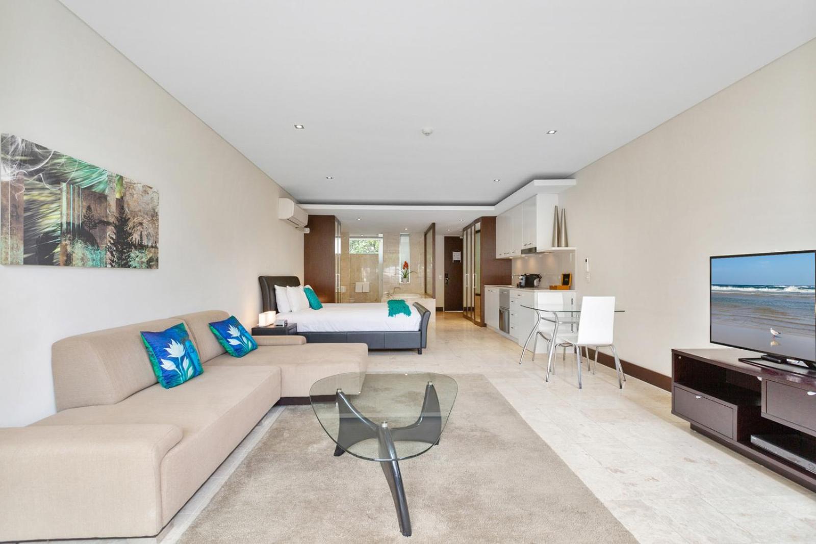 Studio Apartment With Pool View photo 2