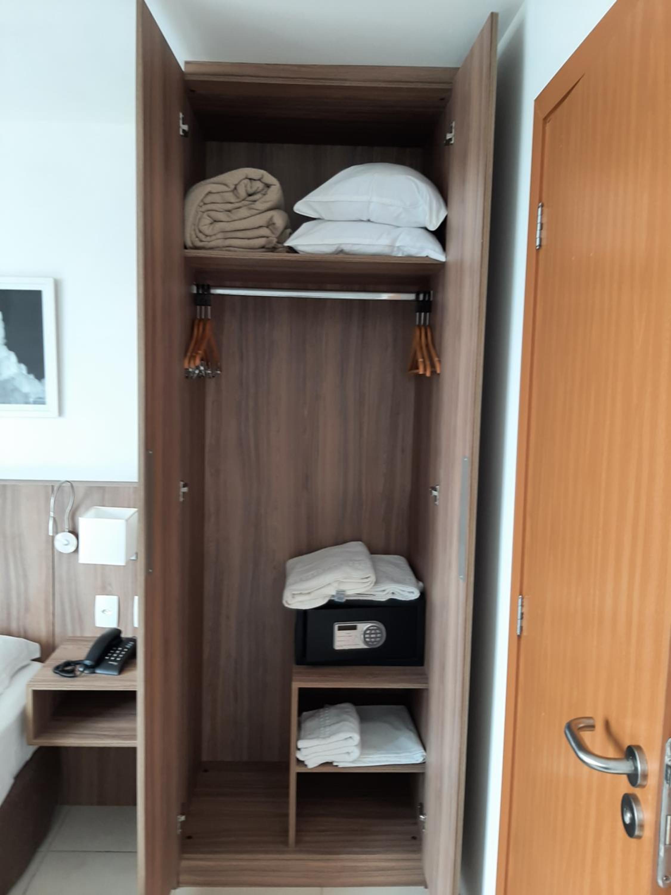 Studio Apartment - Photo 33