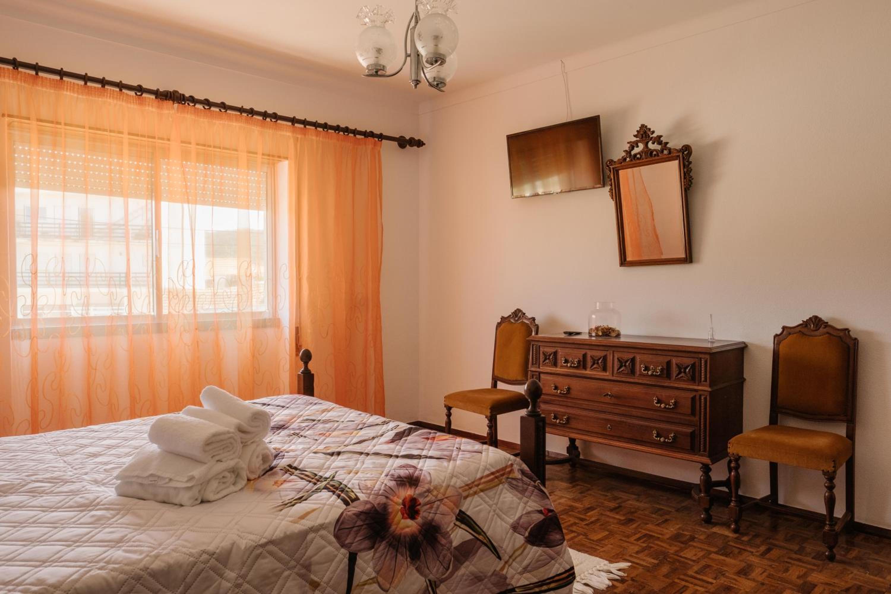 One-Bedroom House - Photo 6