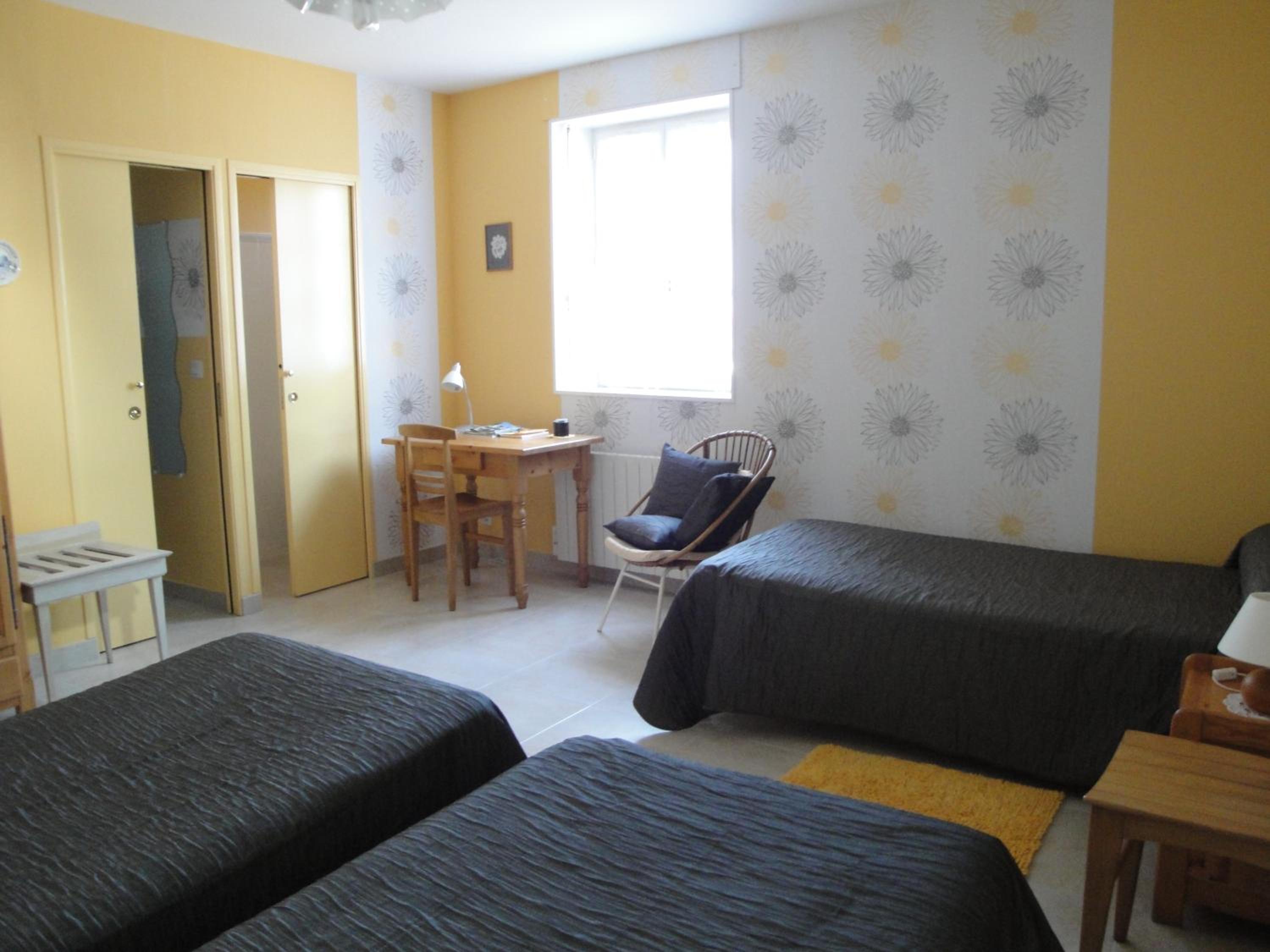 Triple Room with Private Bathroom photo 2