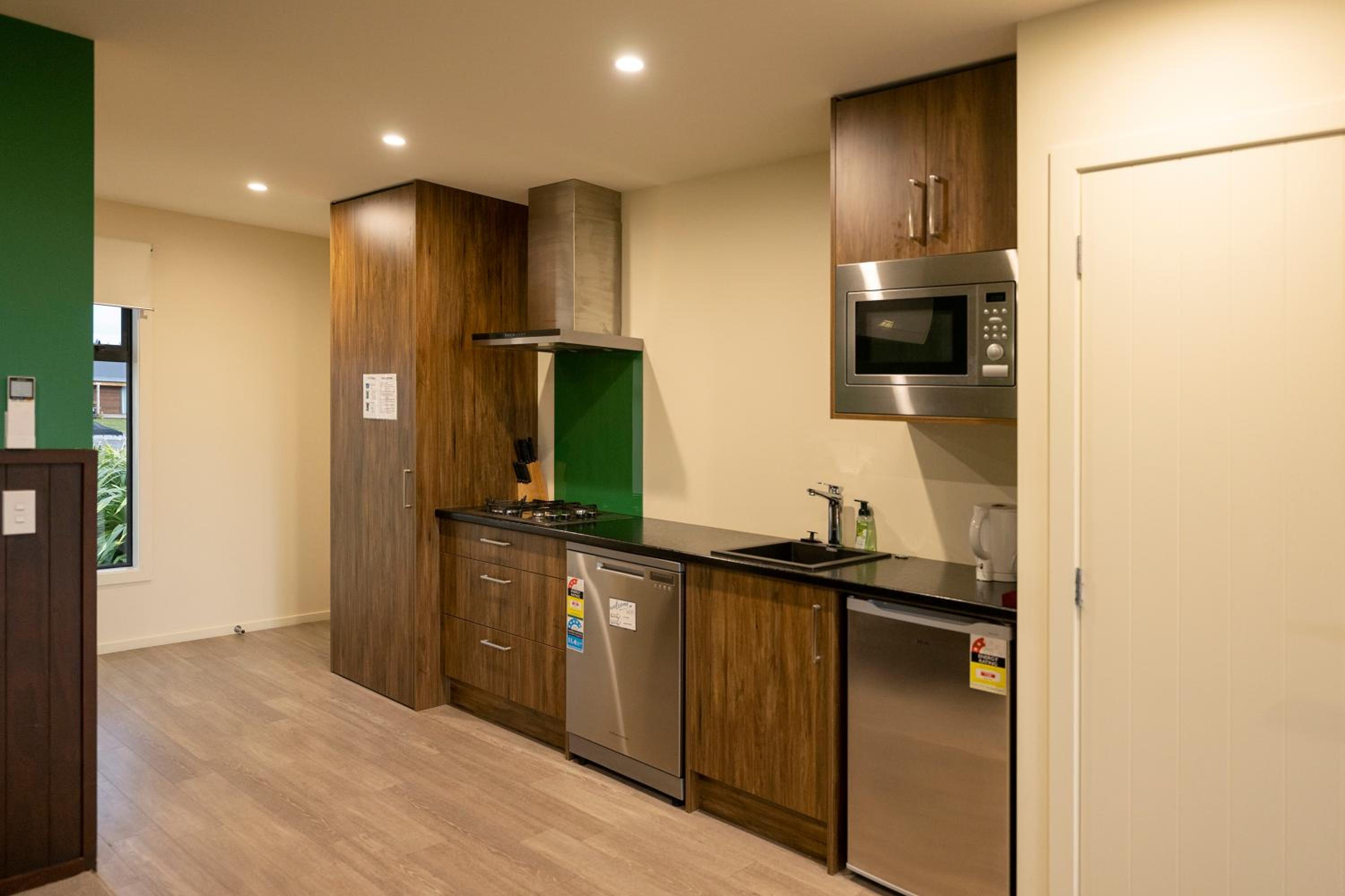 One-Bedroom House - Photo 4