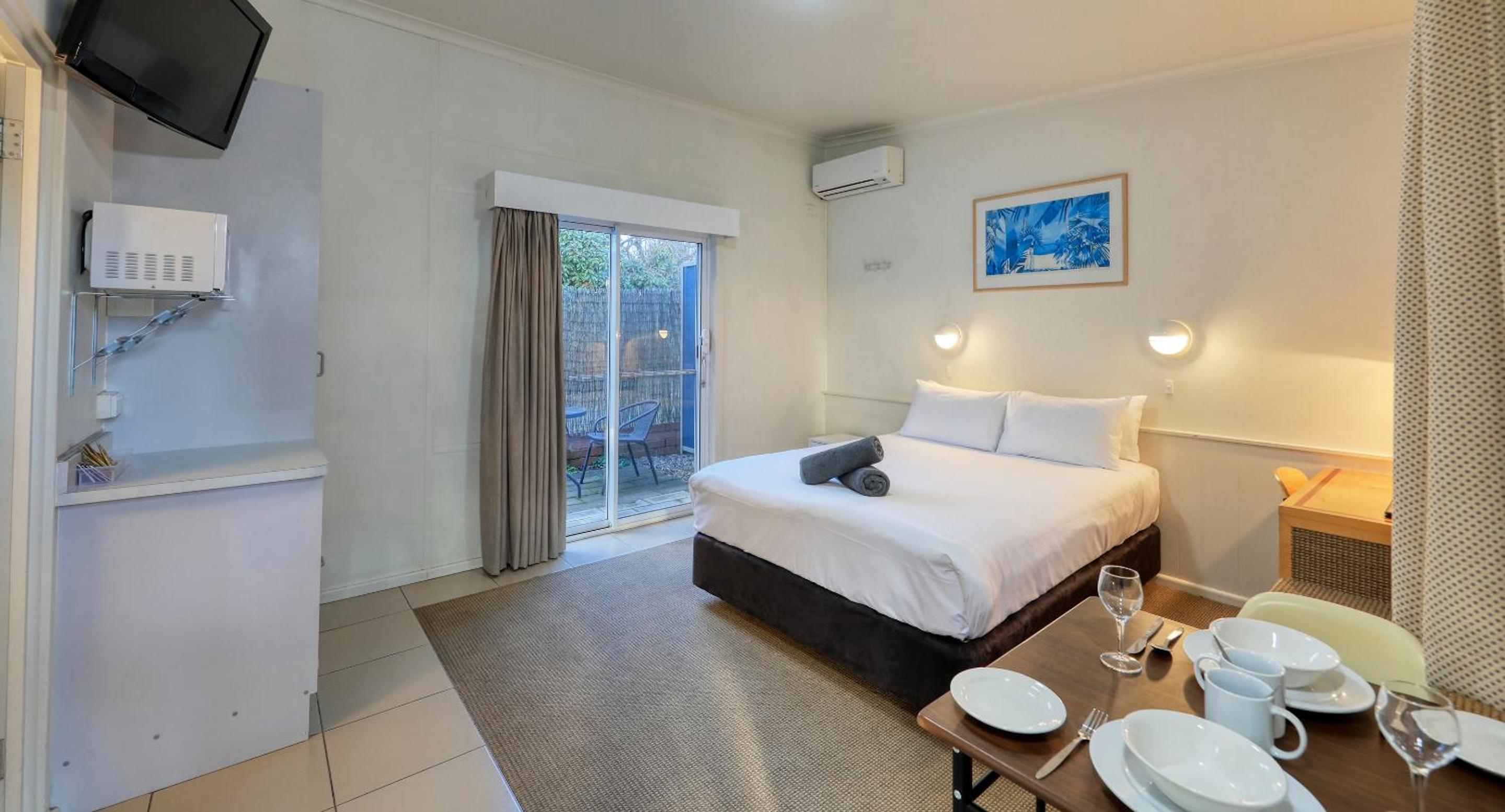 Executive Two-Bedroom Apartment with Courtyard photo 3