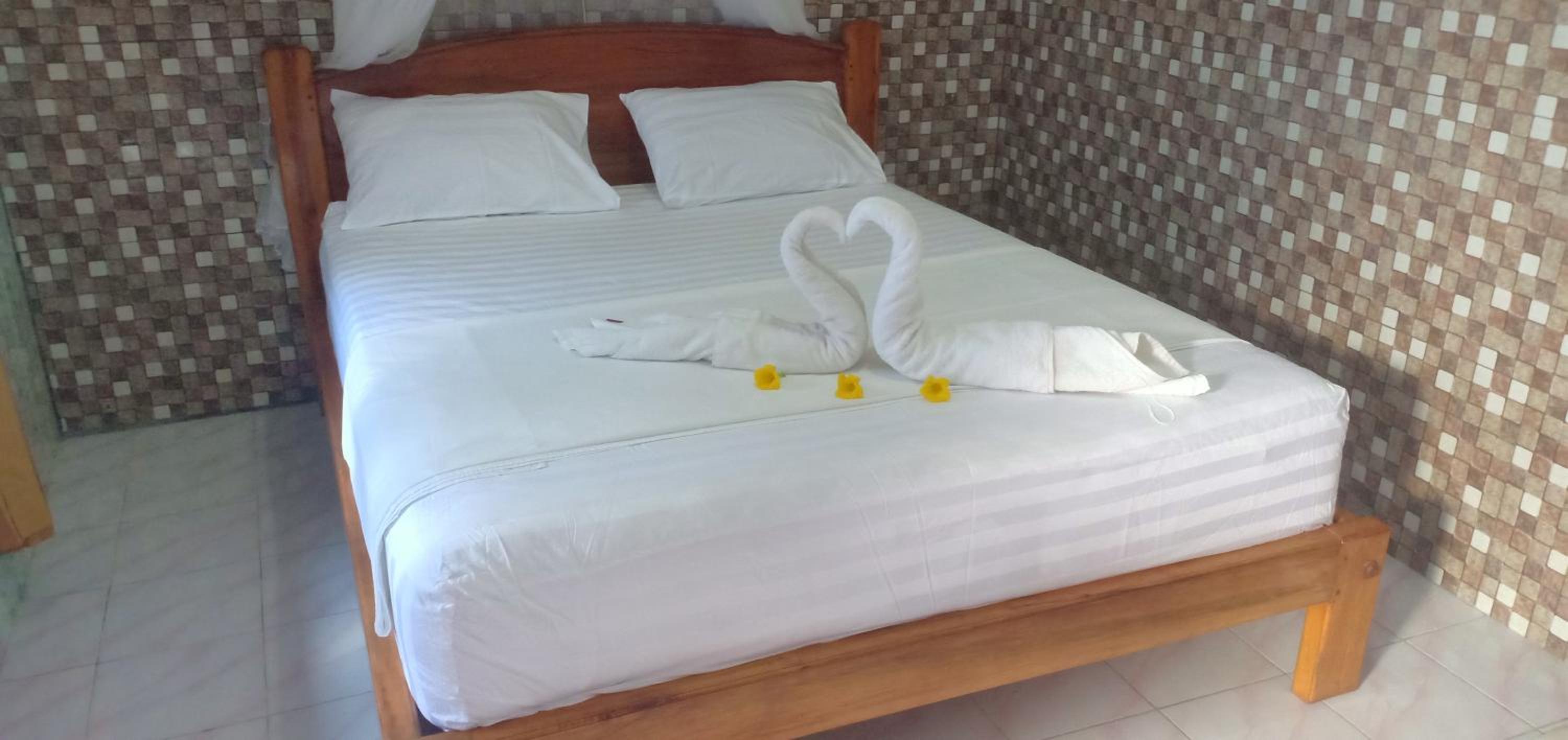 Double Room with Private Bathroom - Photo 35