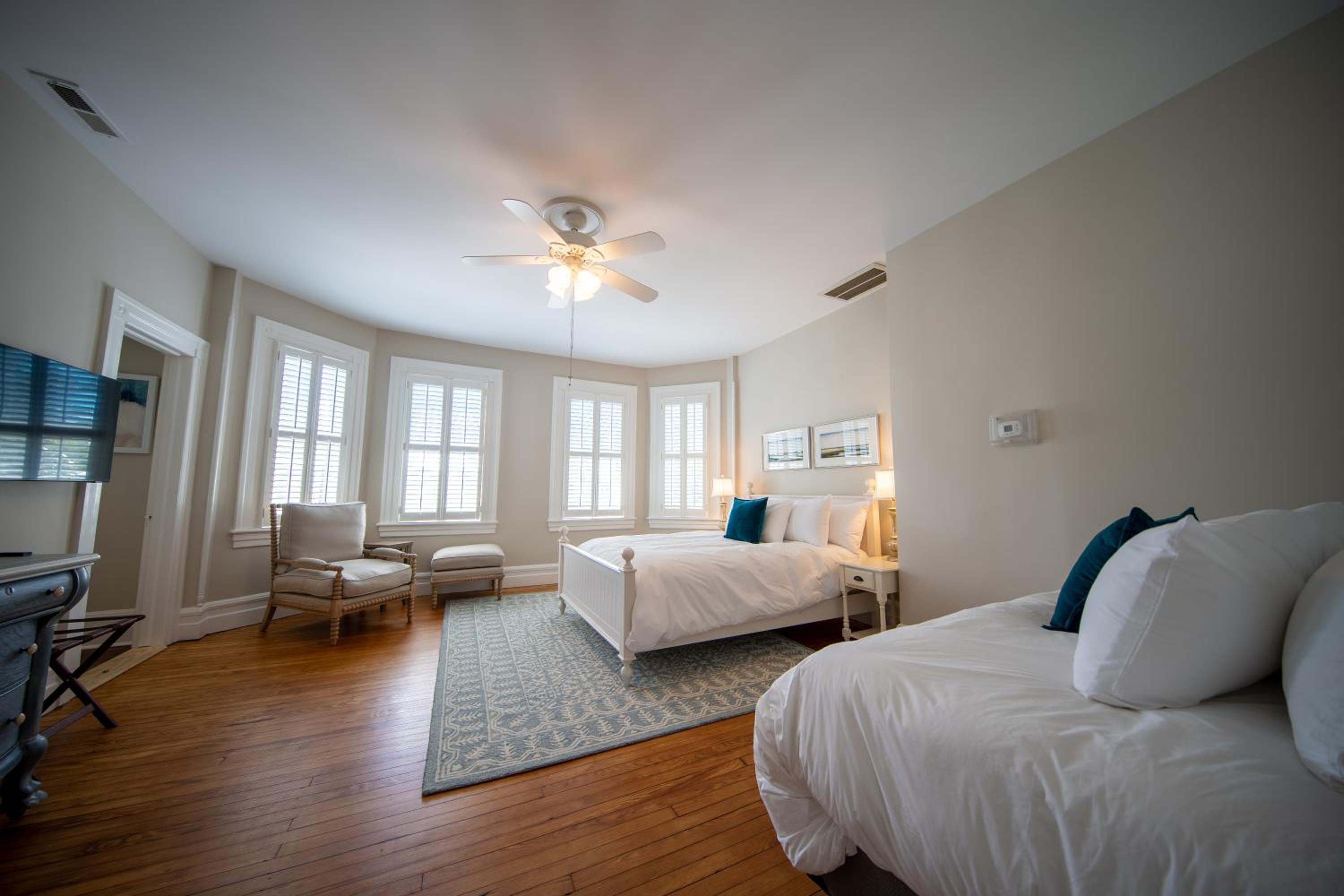 Deluxe Queen Room