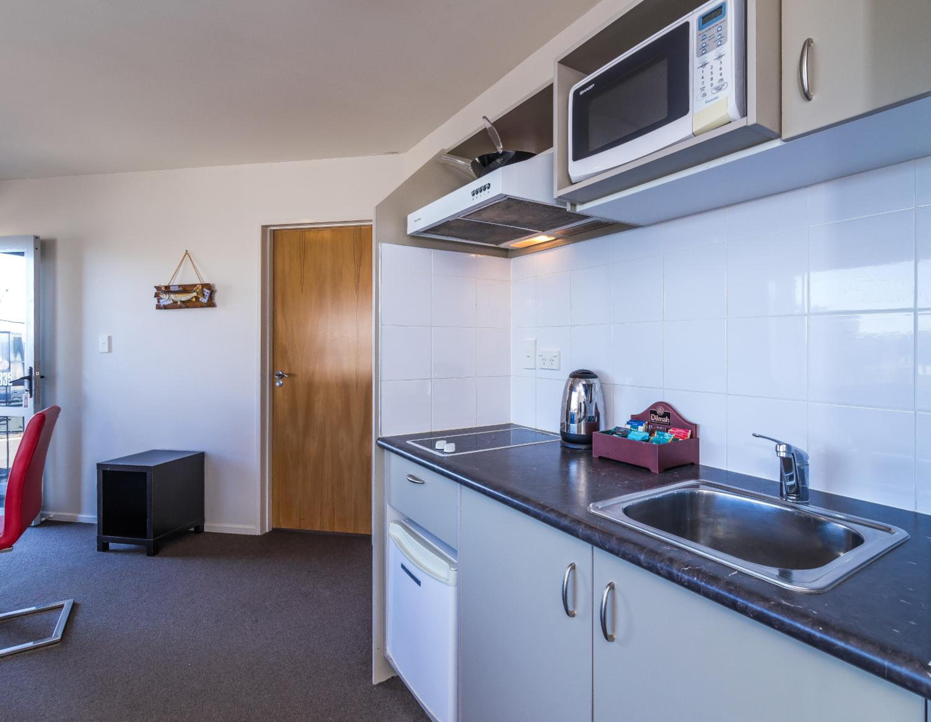 Three-Bedroom Suite - Photo 6