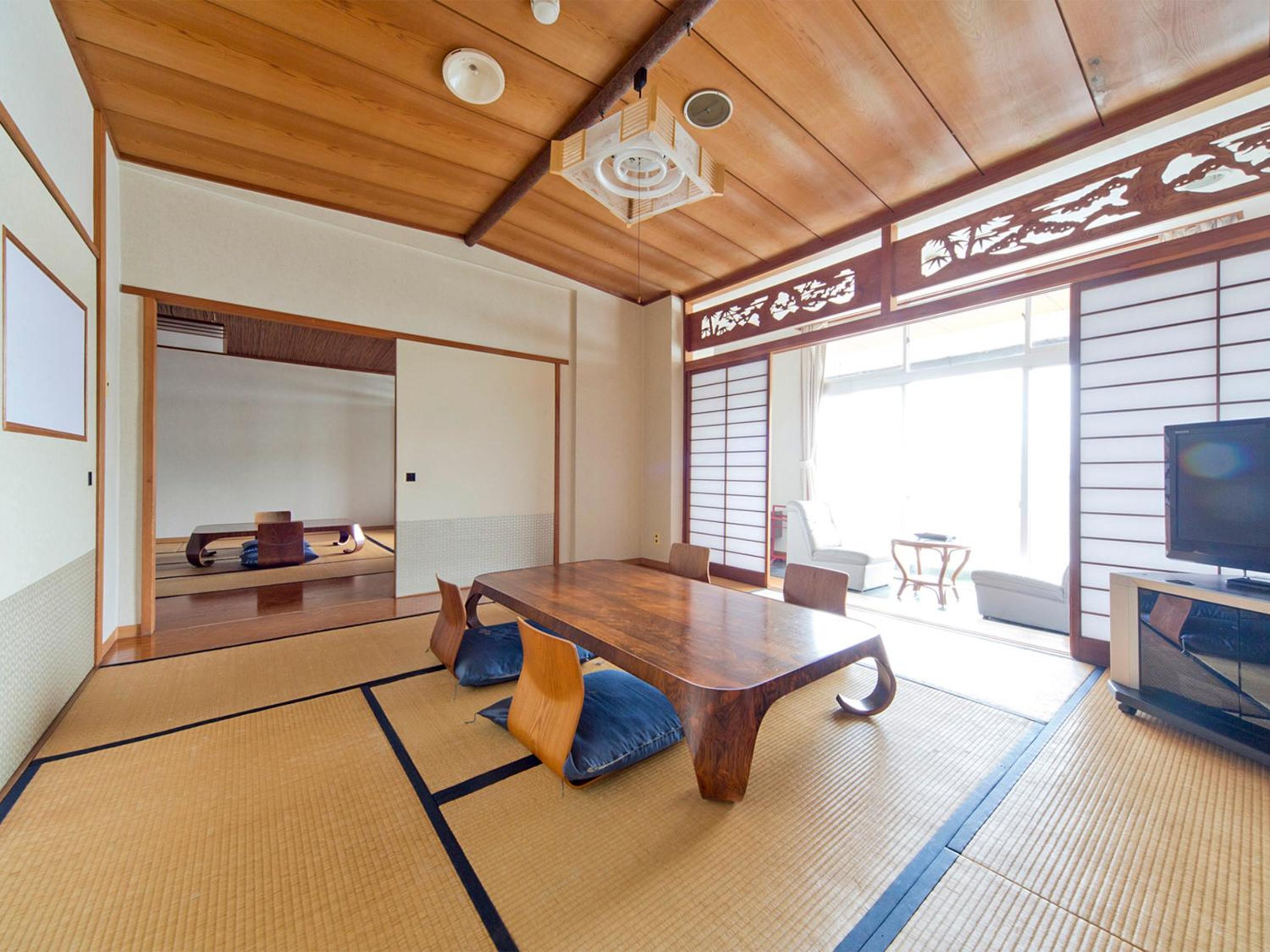 Japanese-Style Room with Lake View