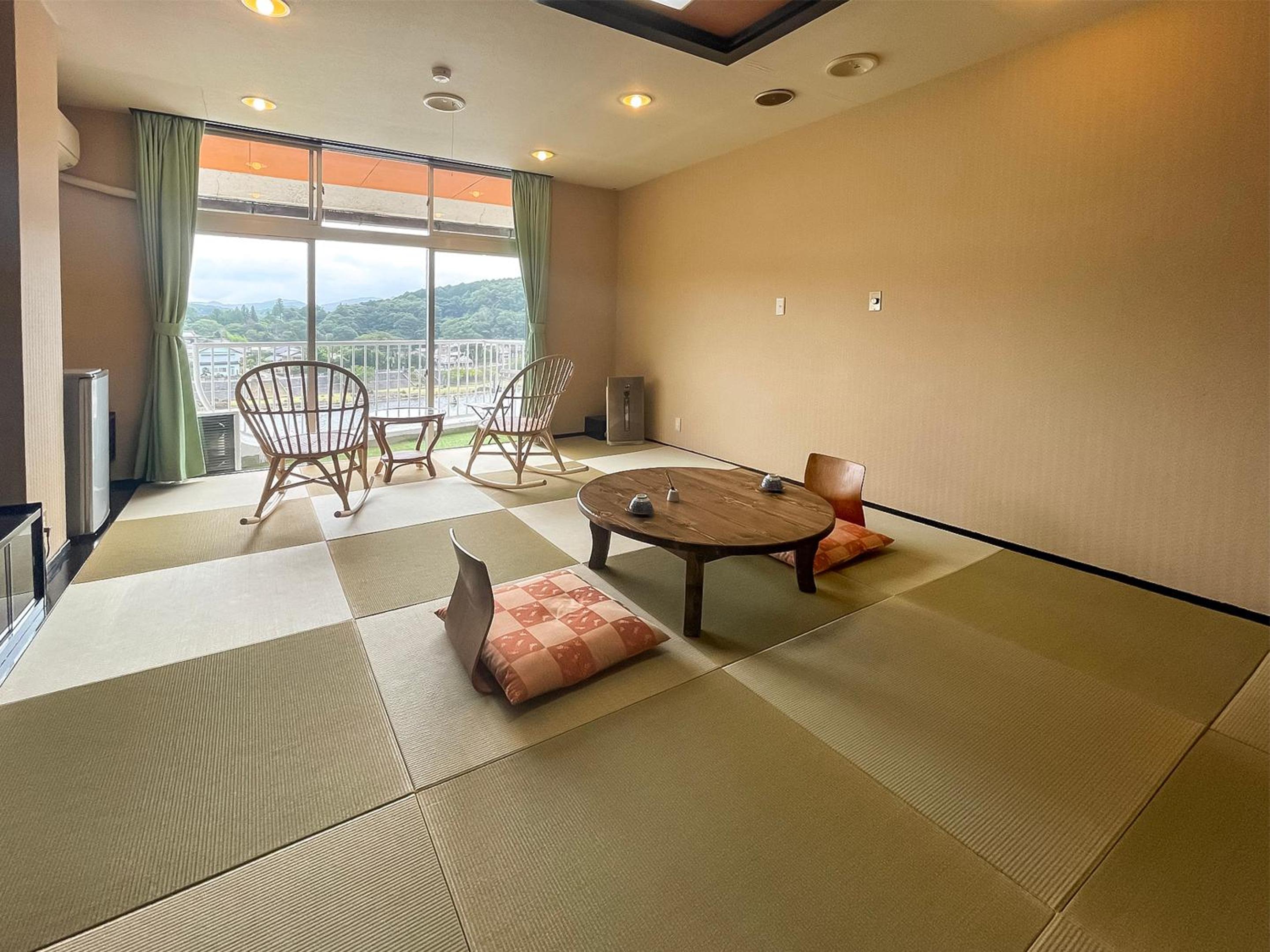Family Room with Lake View