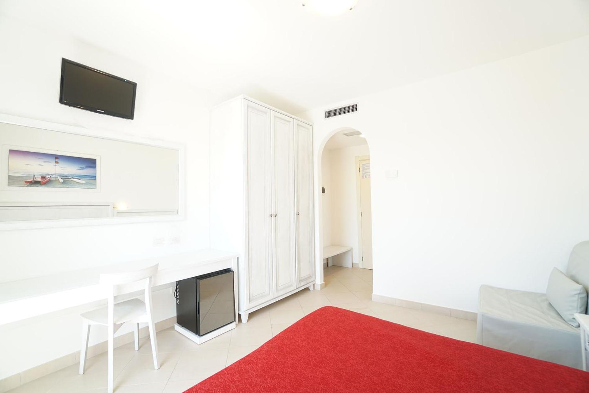 Double Room with Balcony - Photo 1