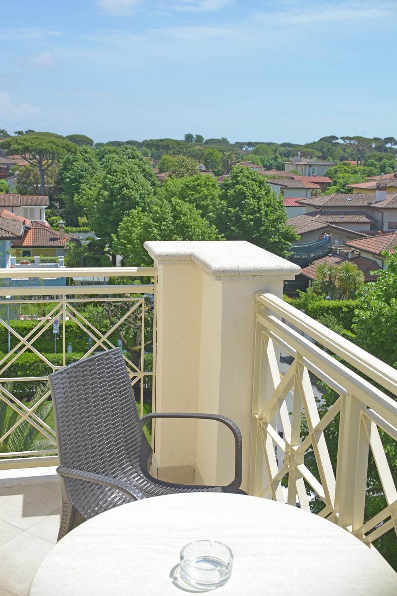 Double Room with Balcony - Photo 6