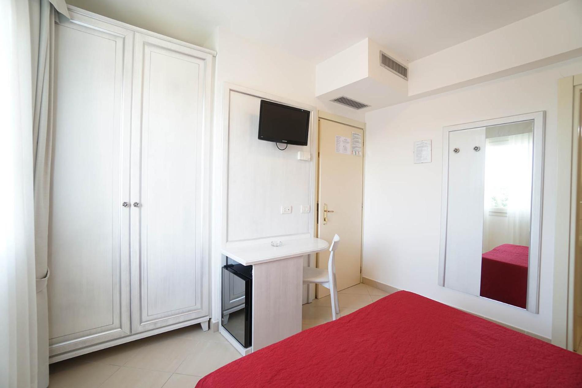 Standard Double Room - Photo 6