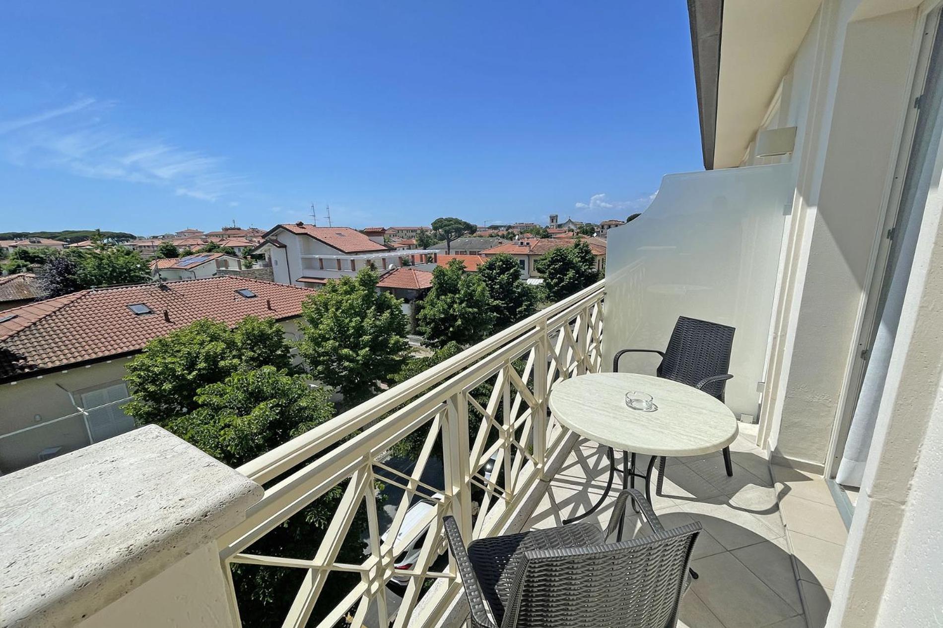 Triple Room with Balcony - Photo 3