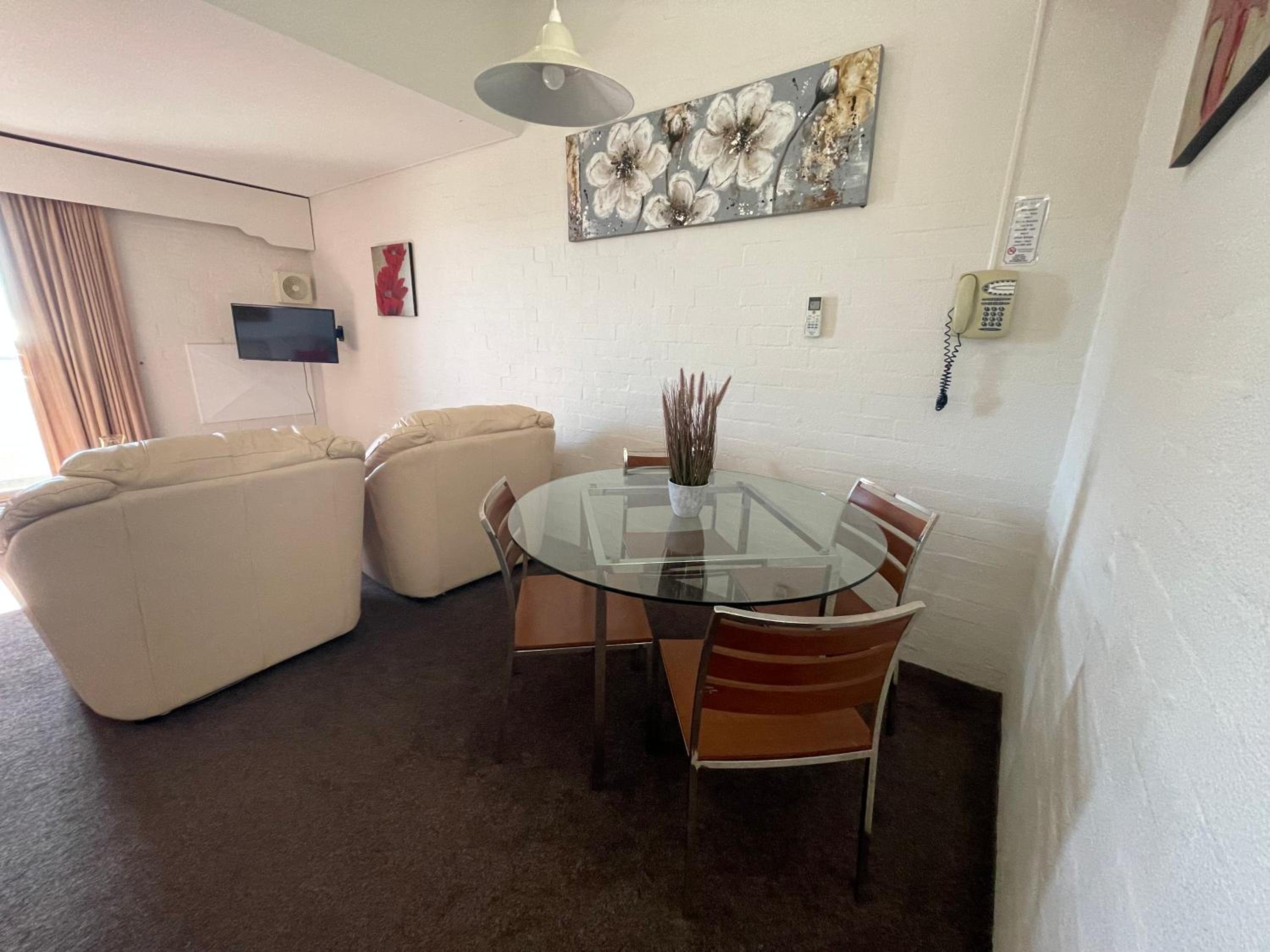 One Bedroom Loft with Free Wifi and Parking photo 1