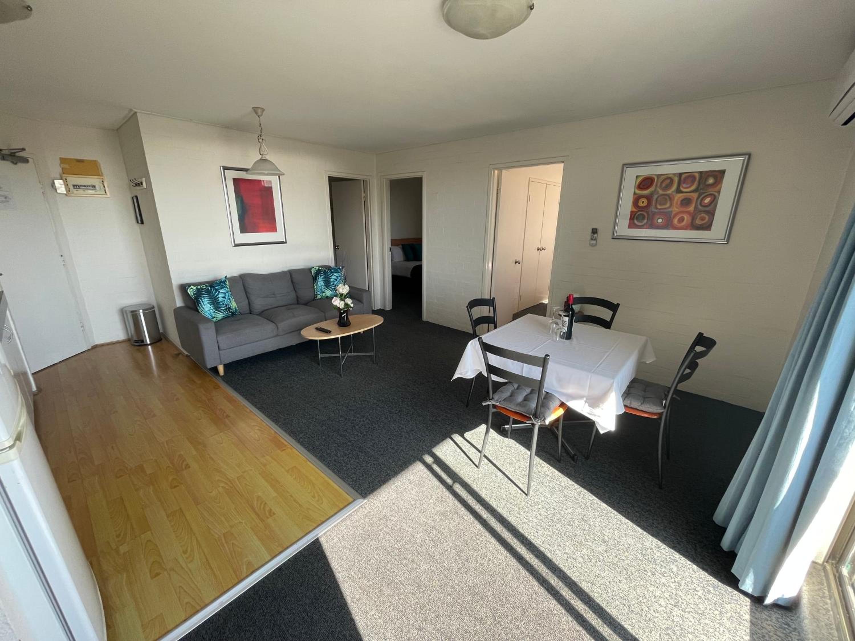 Two-Bedroom Apartment with Free Wifi and Parking photo 1