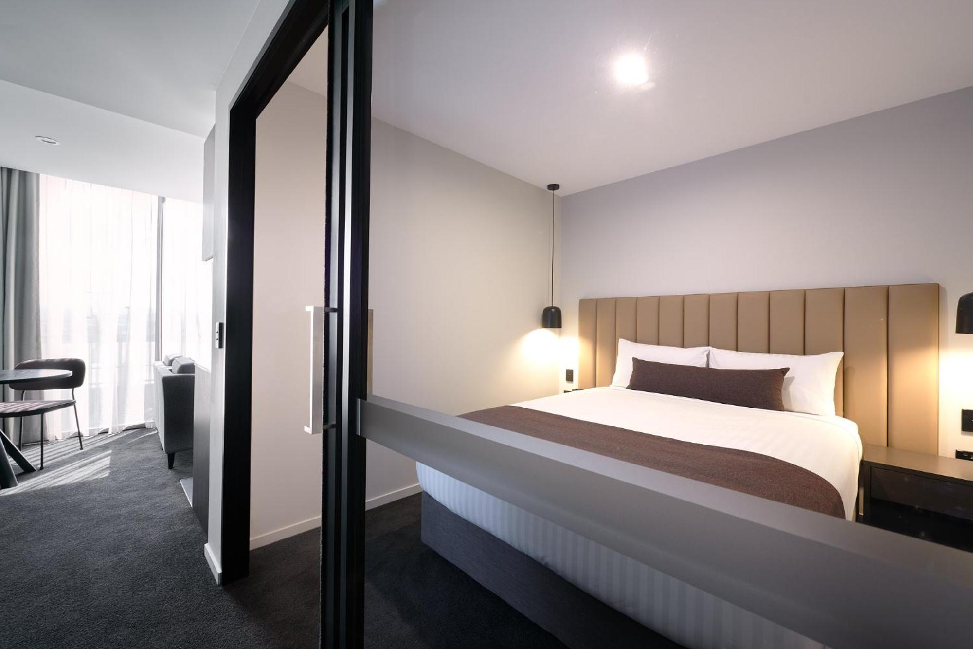 Executive One Bedroom Apartment - Photo 2