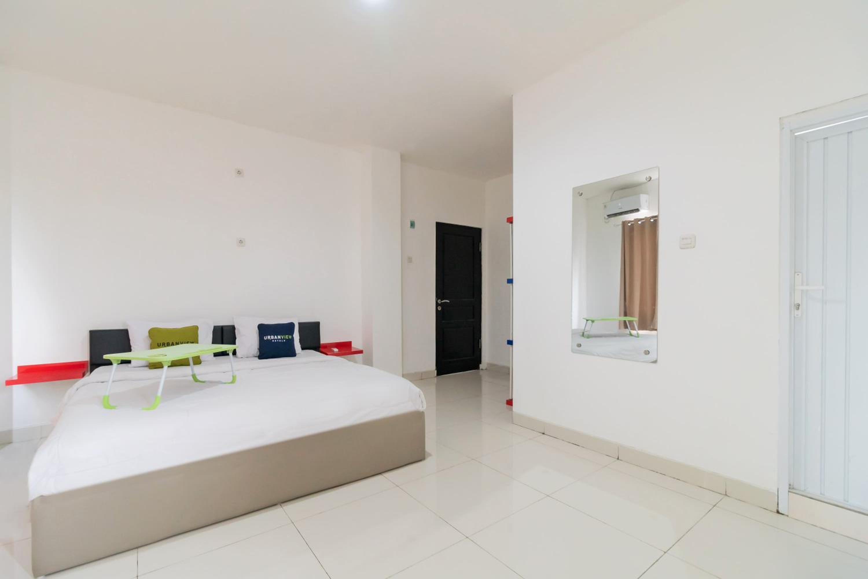 Family Room - Photo 2