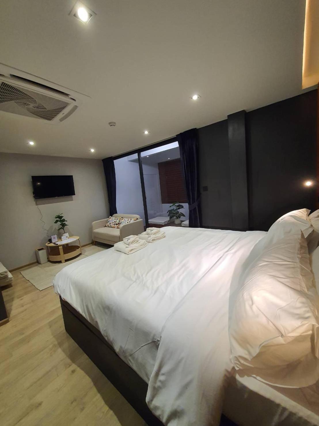 Deluxe Family Room photo 2