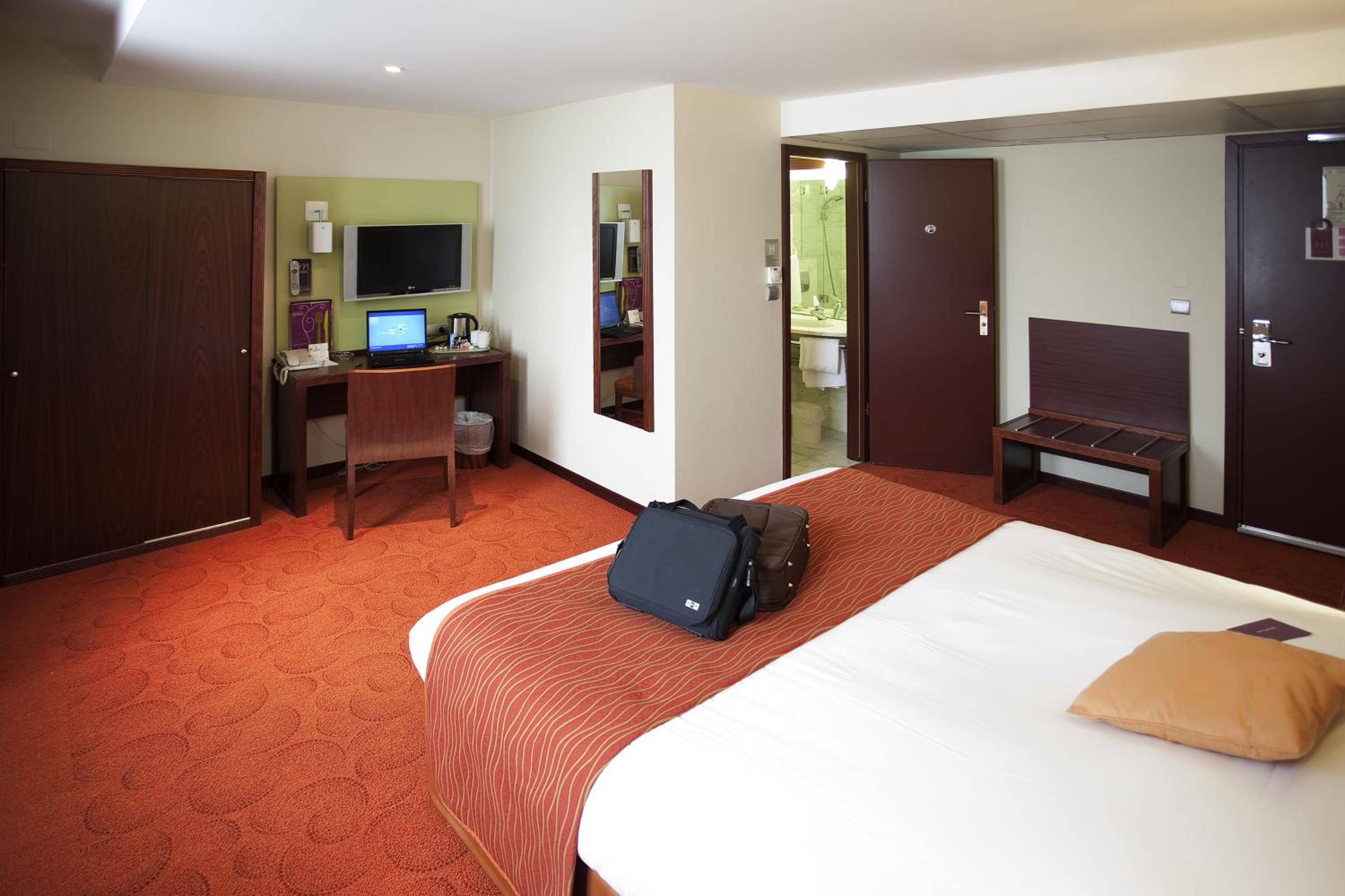 TRIBE Essential Twin Room with Two Single Beds photo 1