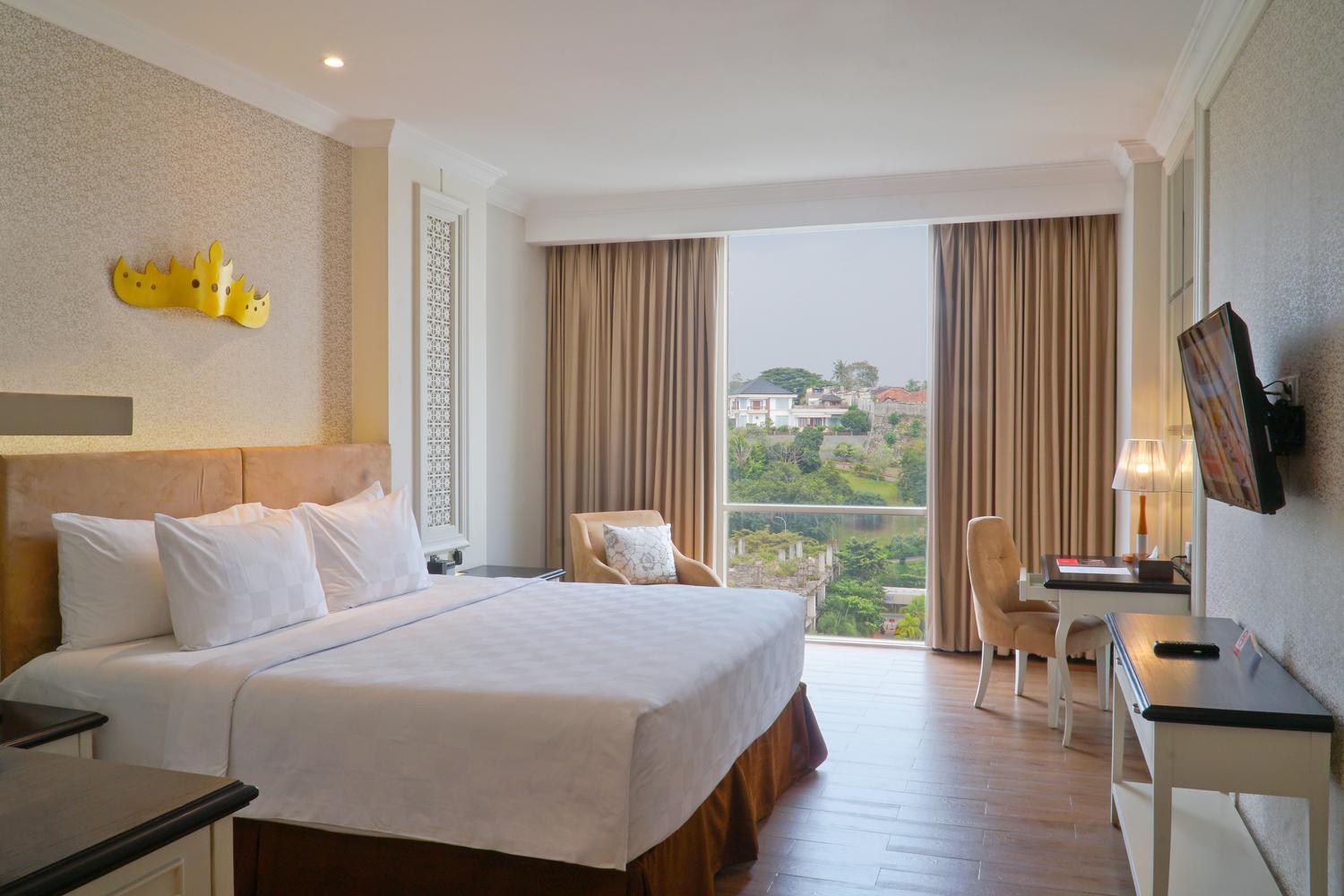 Deluxe King Room with Garden View