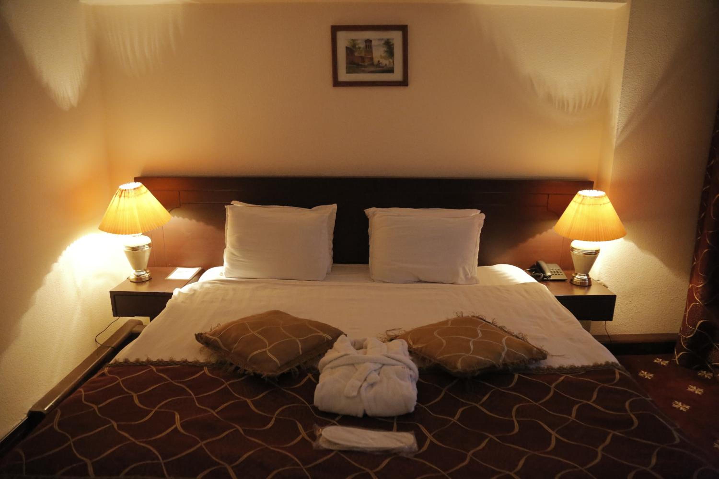 Standard Double Room - Photo 2