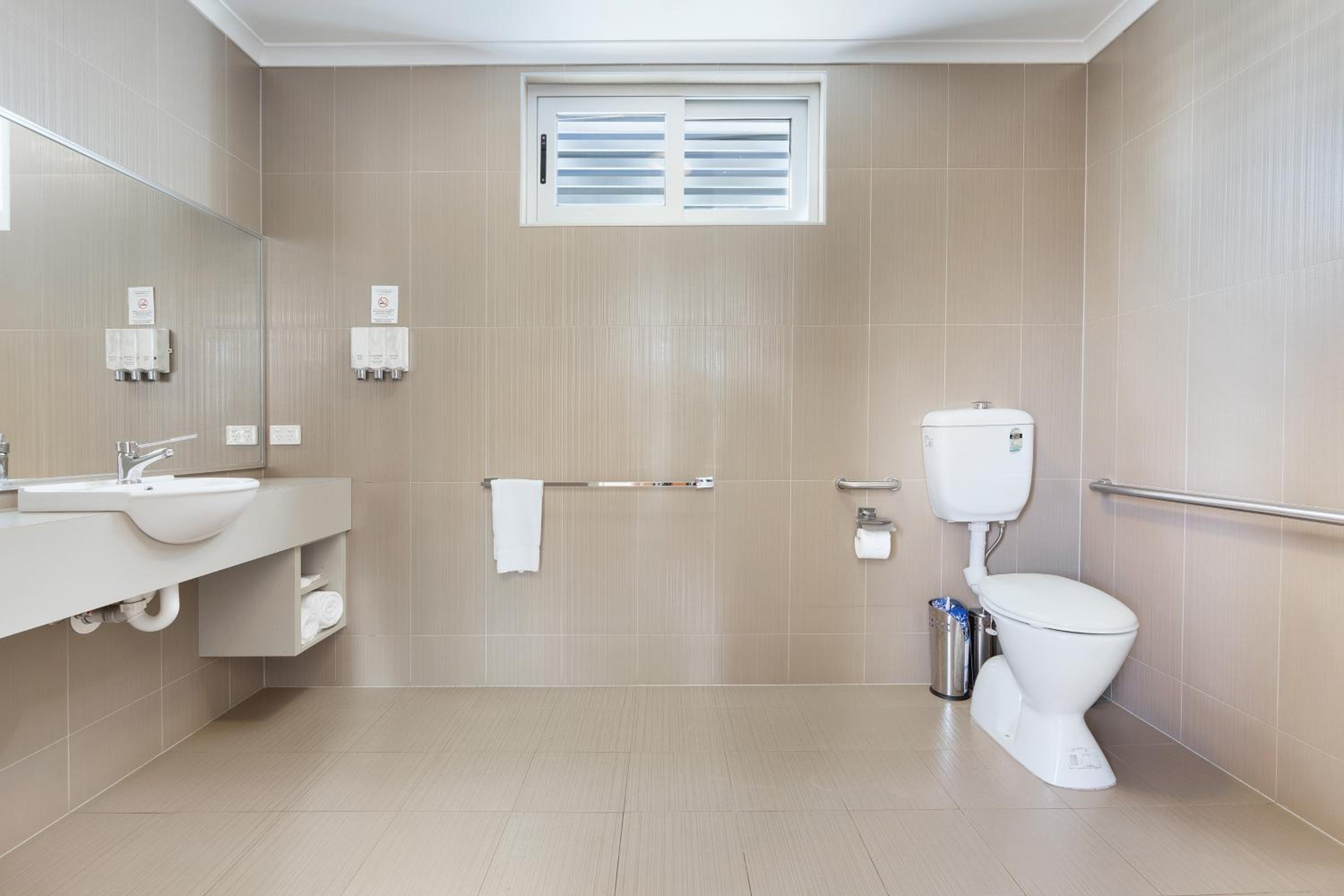 Double Room - Disability Access photo 3