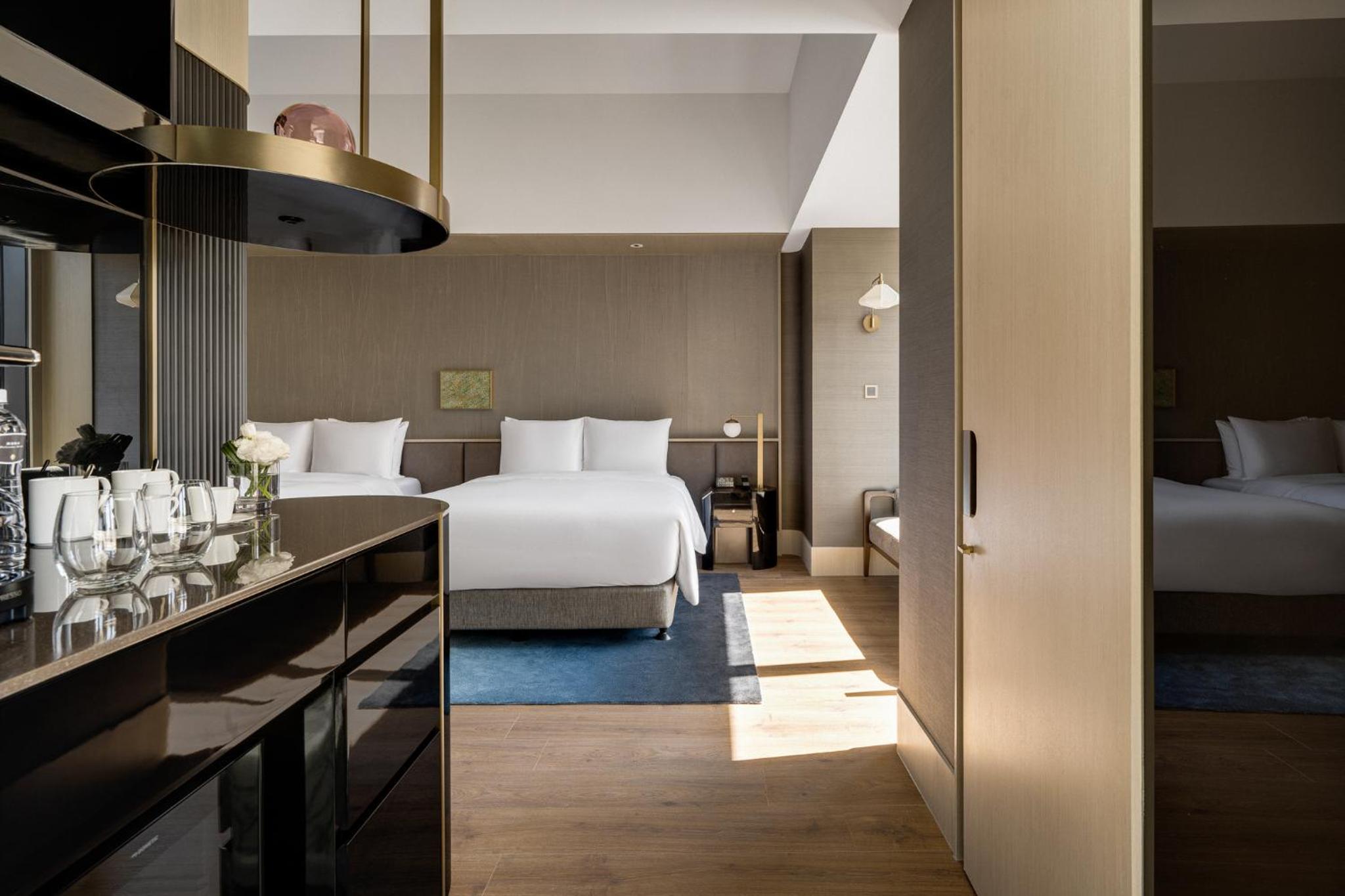Premium Queen Room with Two Queen Beds - Photo 3