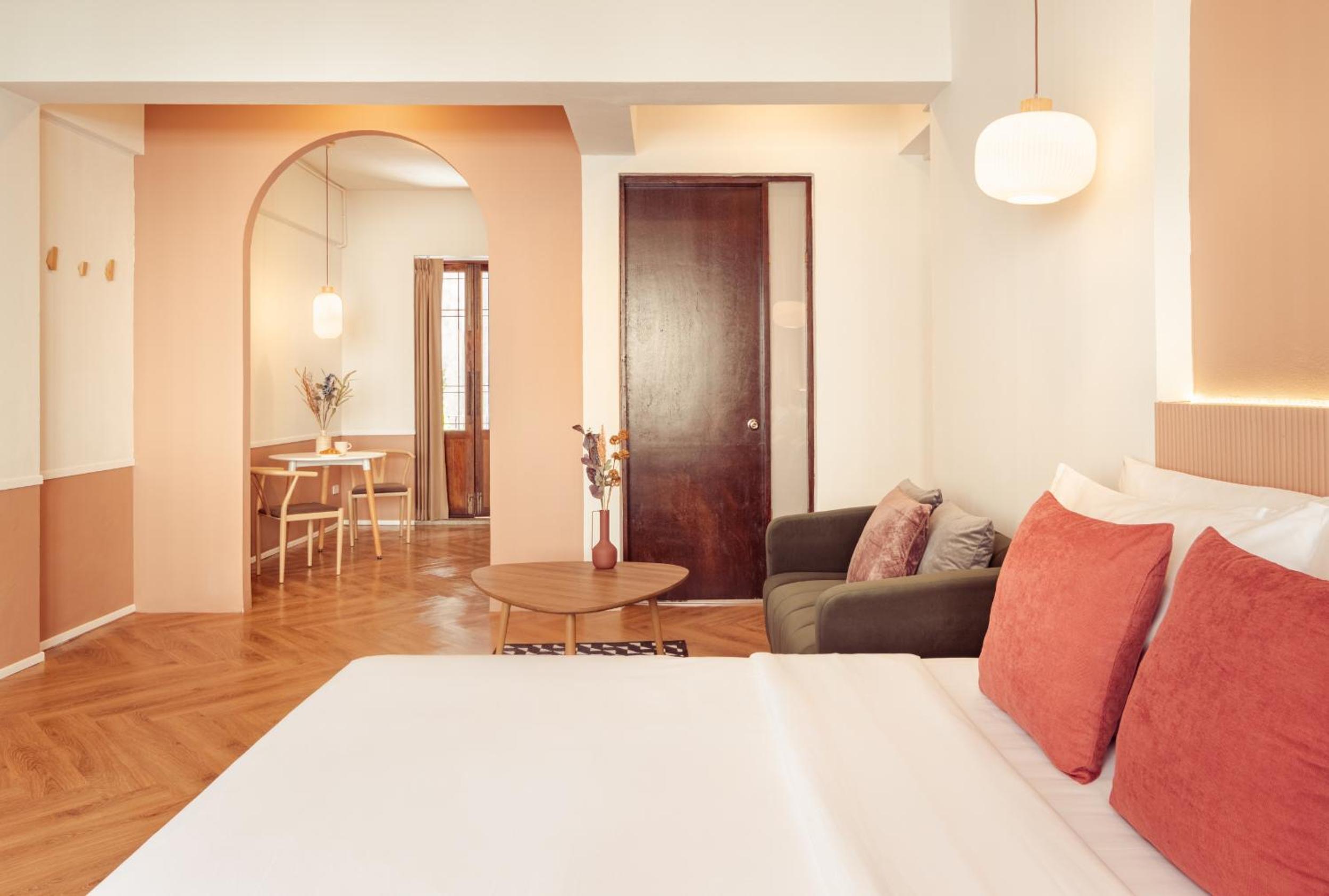 King Suite with Balcony photo 3