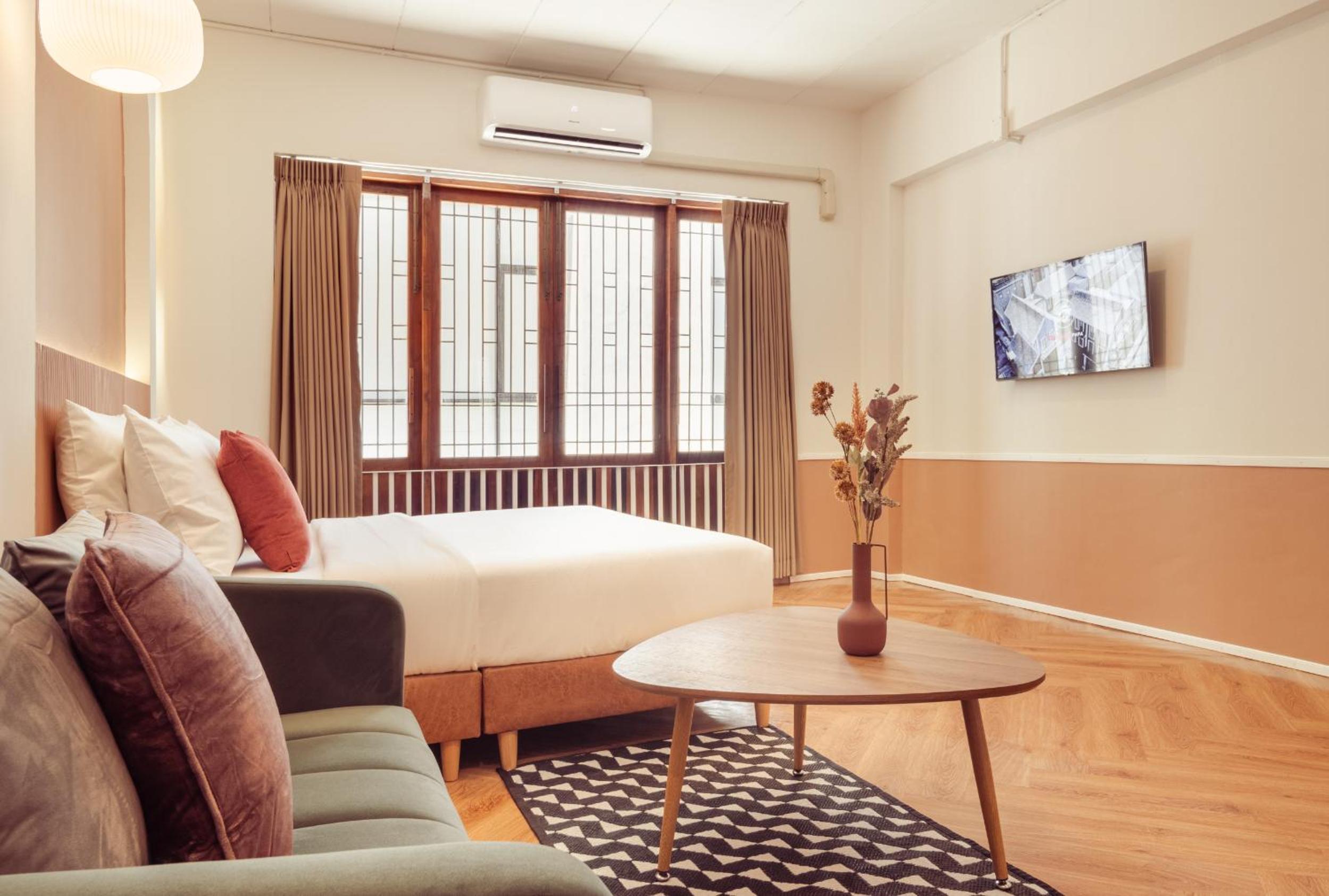 King Suite with Balcony photo 2