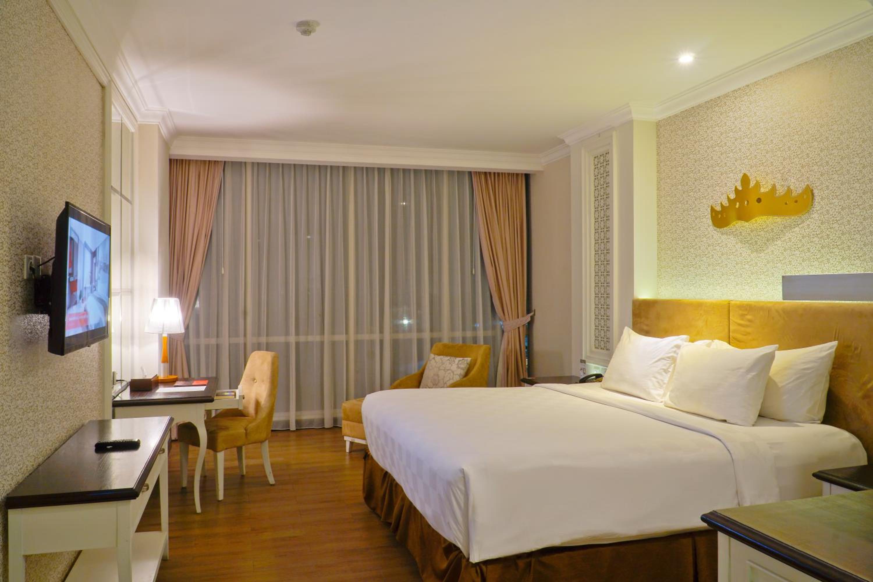 Deluxe King Room with Pool View