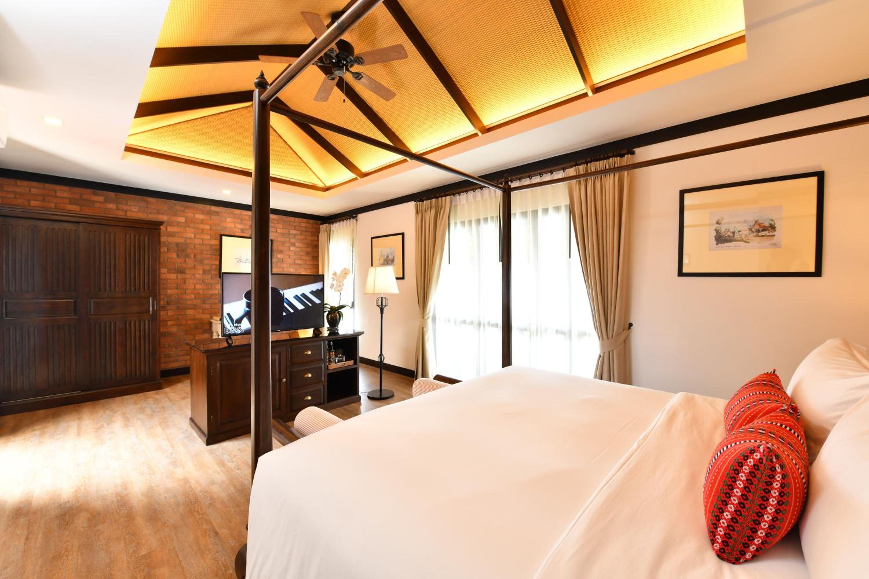 Lanna Signature Suite - Photo 12