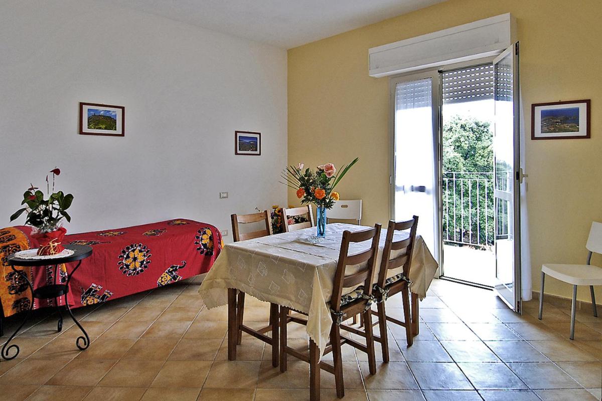 One-Bedroom Apartment with Balcony photo 1