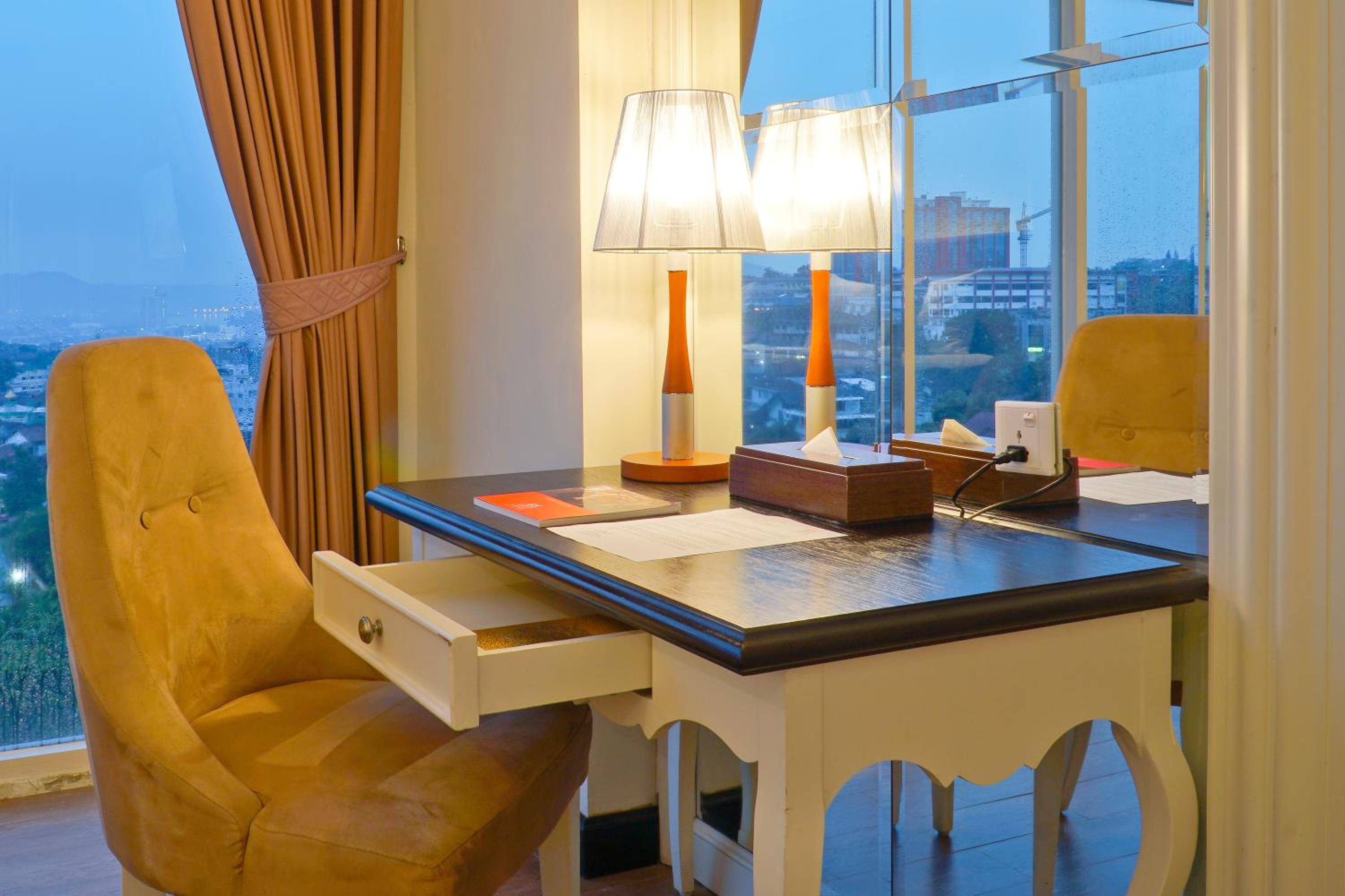 Deluxe King Room with Sea View