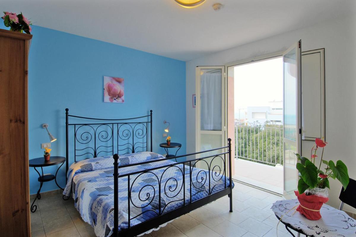 One-Bedroom Apartment with Sea View photo 2