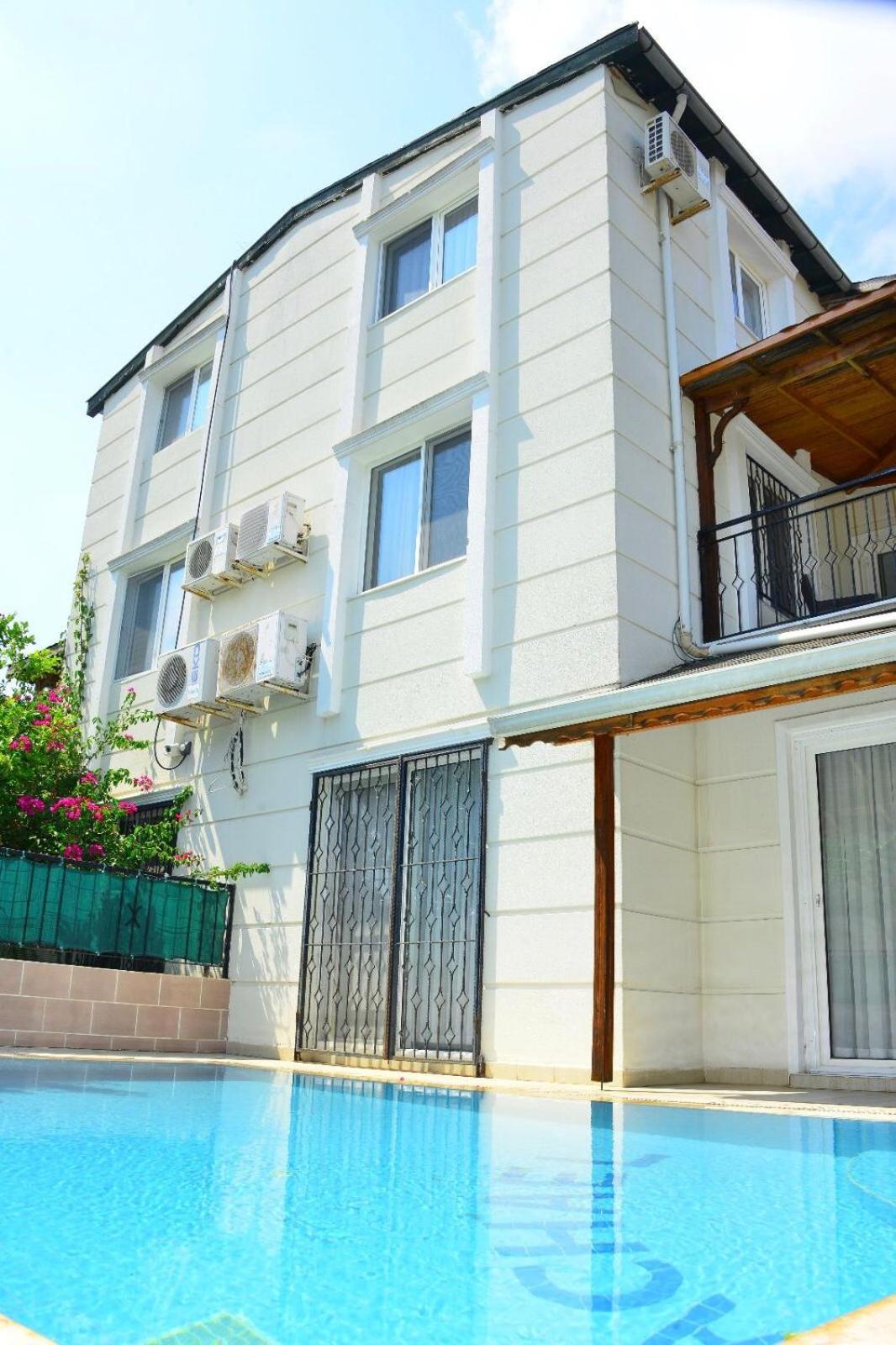 Villa photo 3