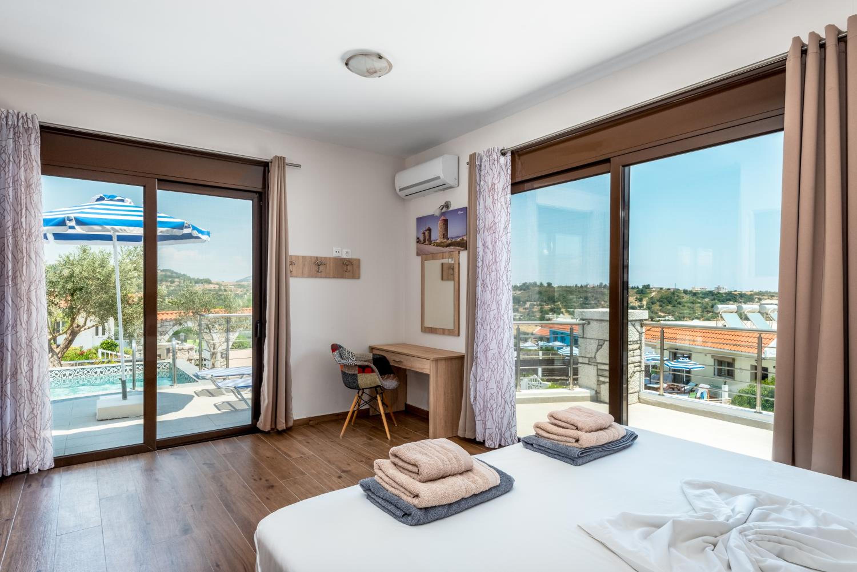 Junior Suite with Private Pool - Photo 6