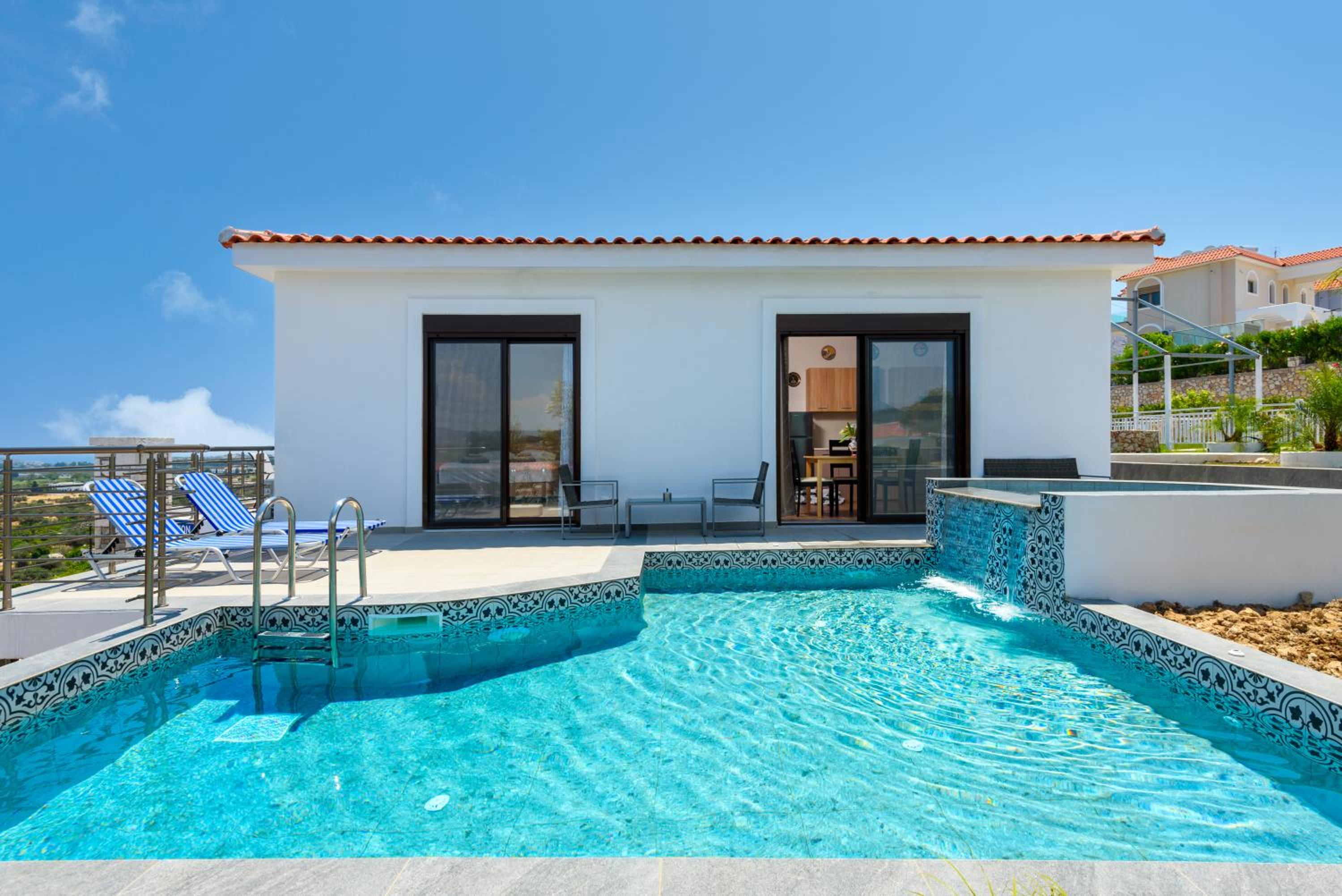 Junior Suite with Private Pool - Photo 12