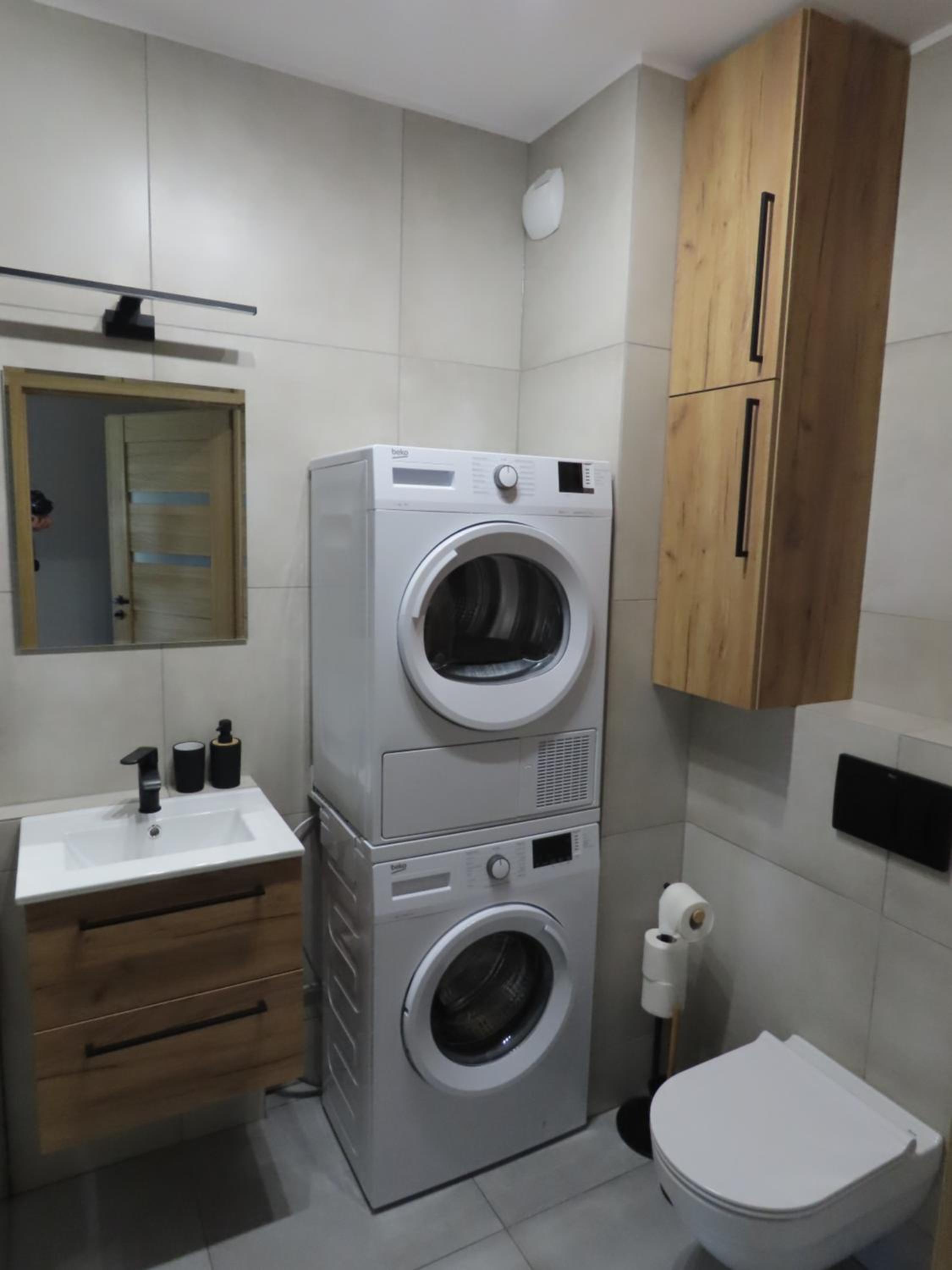 One-Bedroom Apartment - Photo 3