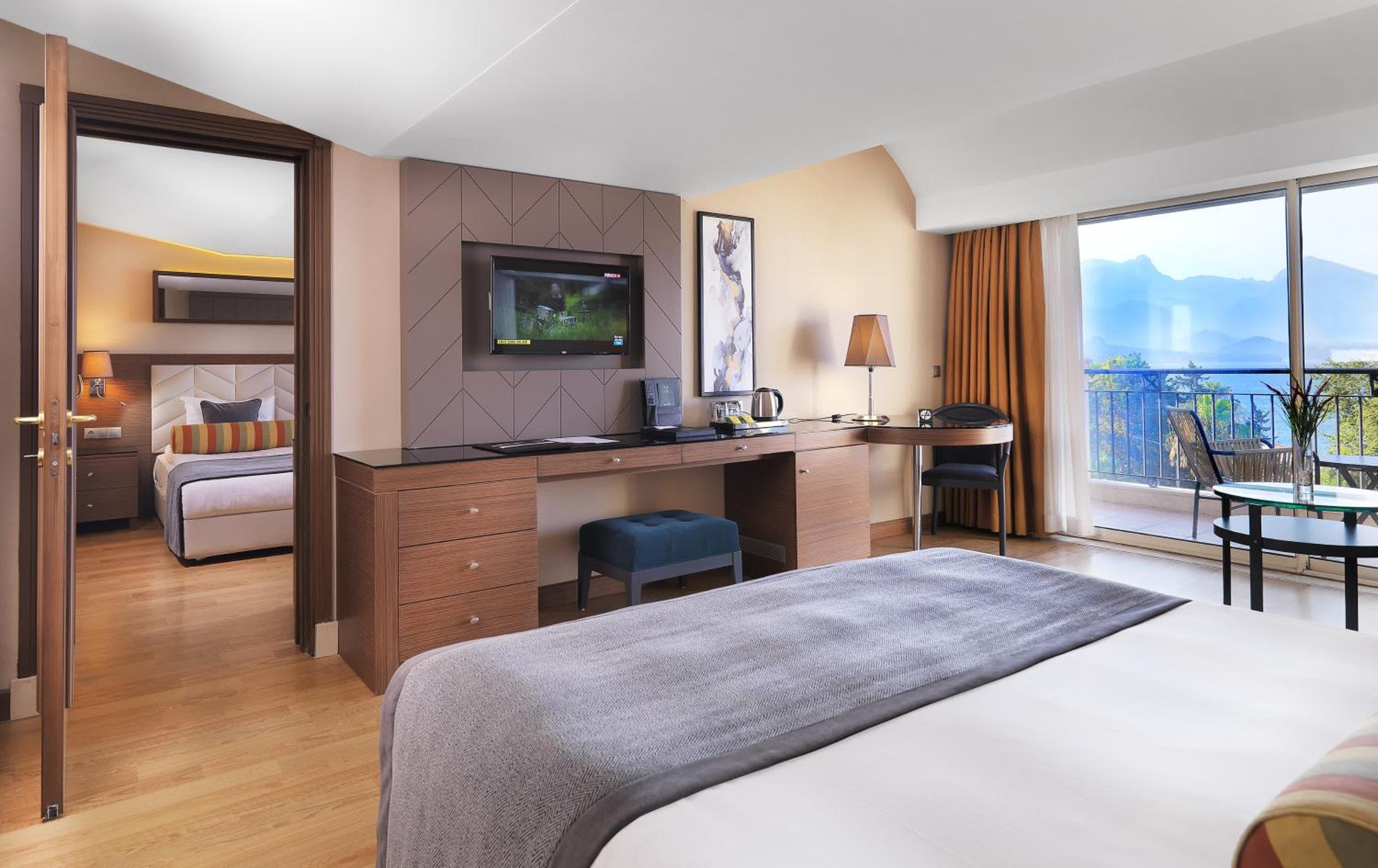 Deluxe Suite