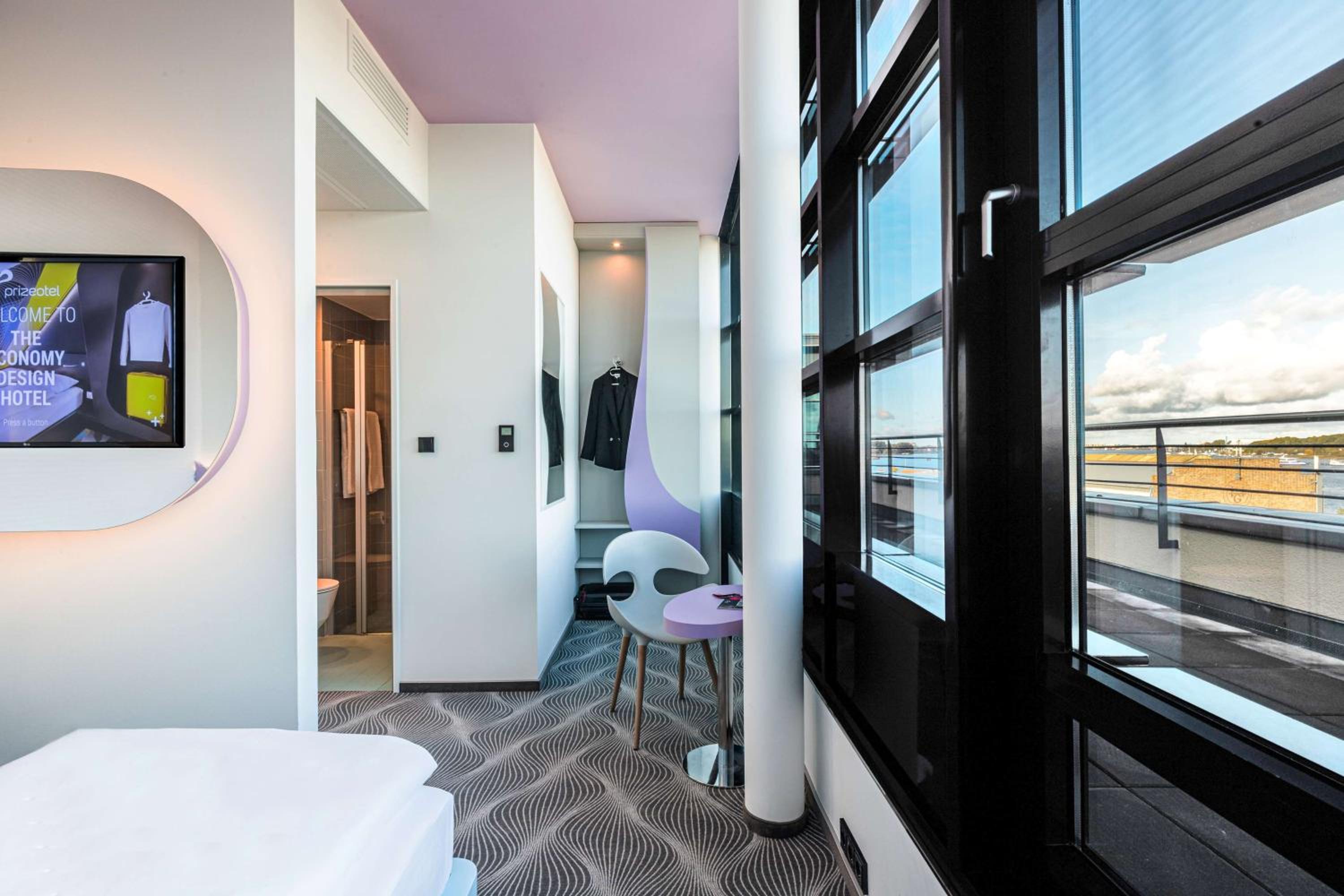 Superior Design Room - Balcony - Photo 6
