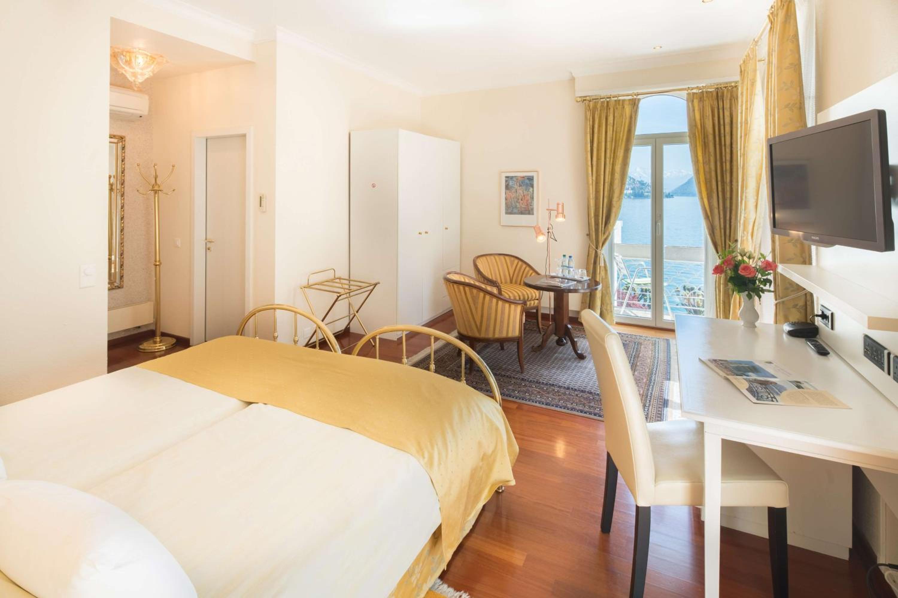 Deluxe Twin Room with Lake View - Photo 1