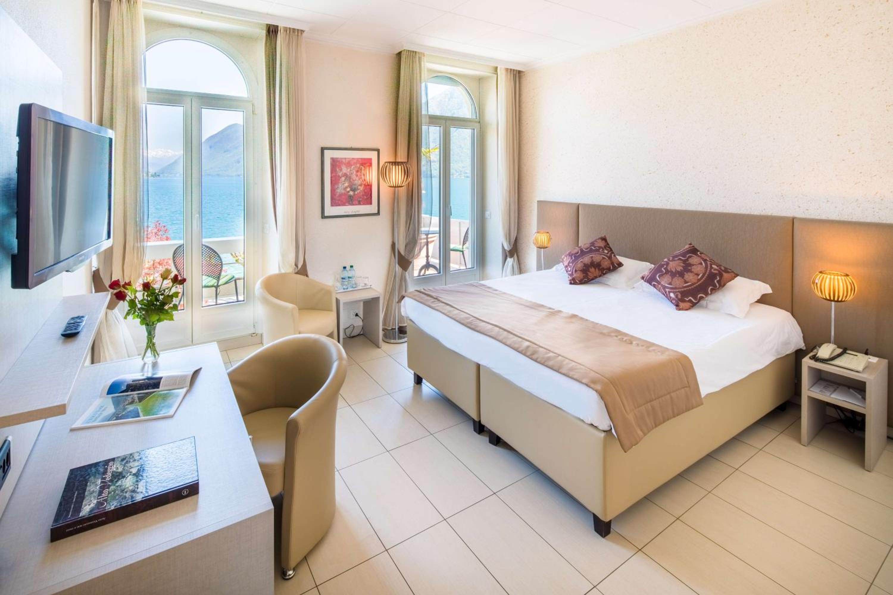 Deluxe Double Room with Lake View - Photo 1
