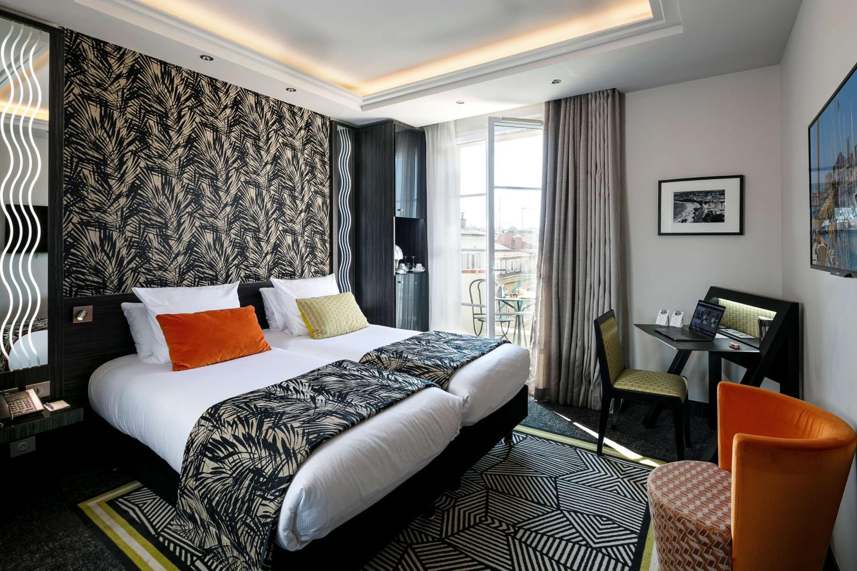 Deluxe Twin Room with Balcony photo 1