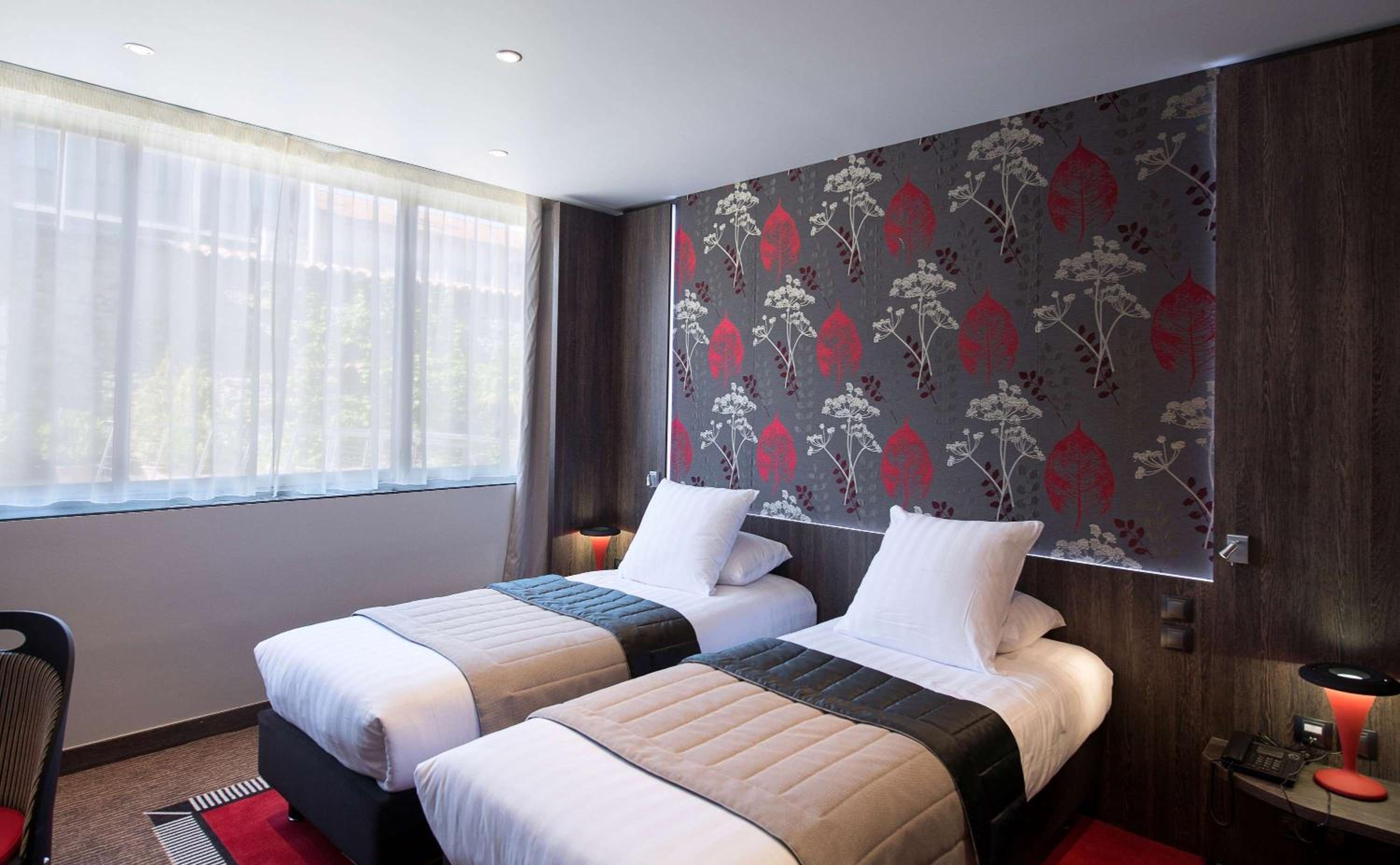 Superior Twin Room with Patio View - Photo 1