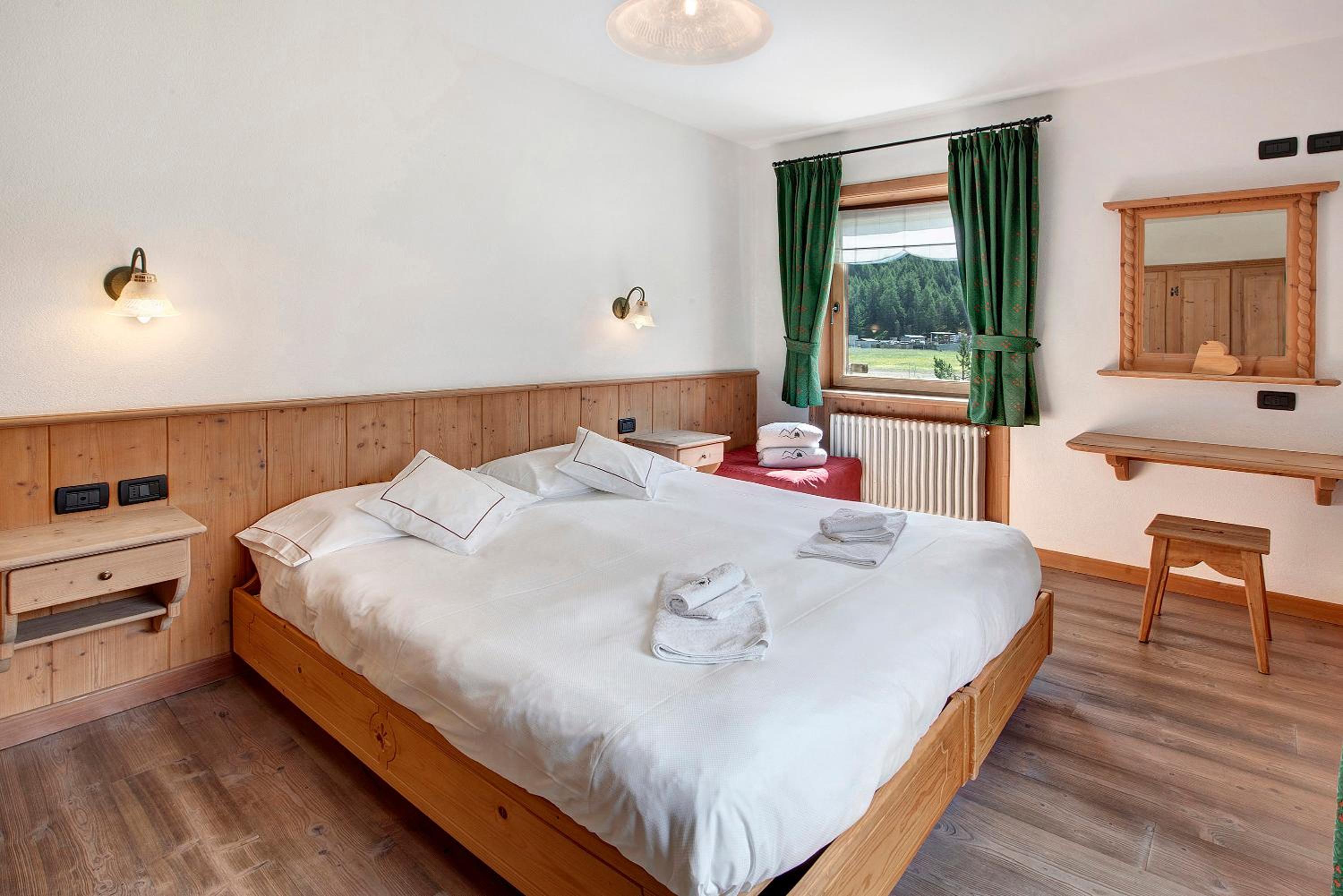 Two-Bedroom Deluxe Apartment with Garden View photo 3