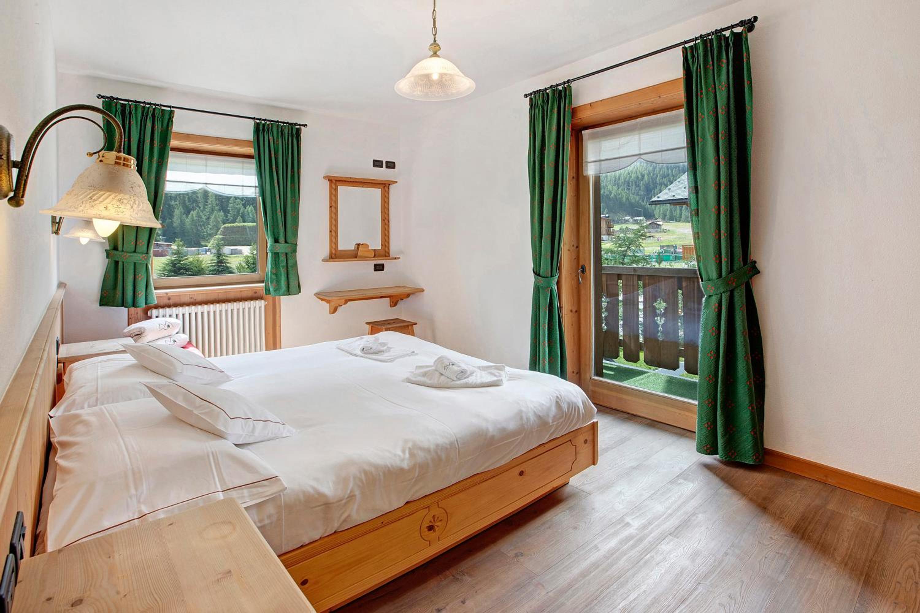 Two-Bedroom Deluxe Apartment with Garden View photo 2