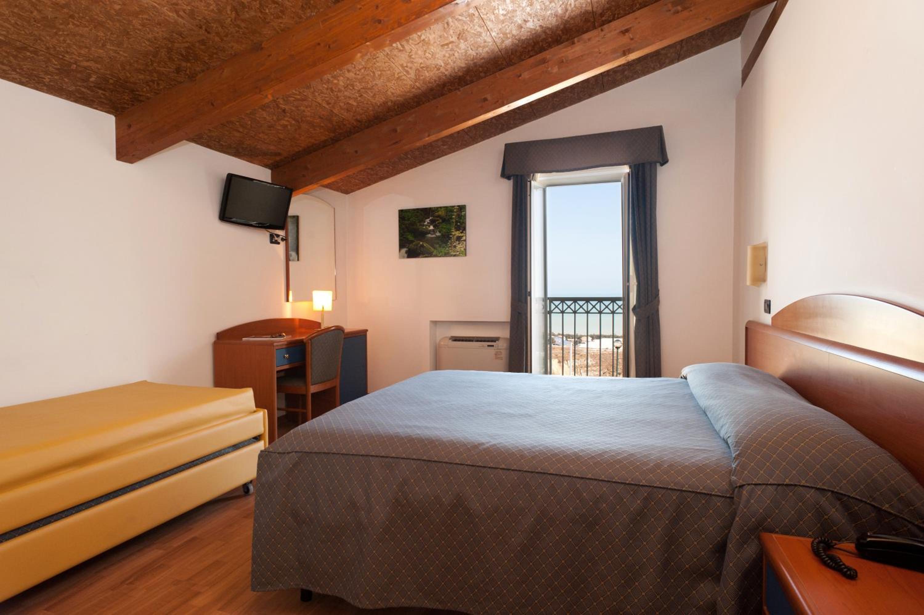 Triple Room photo 2