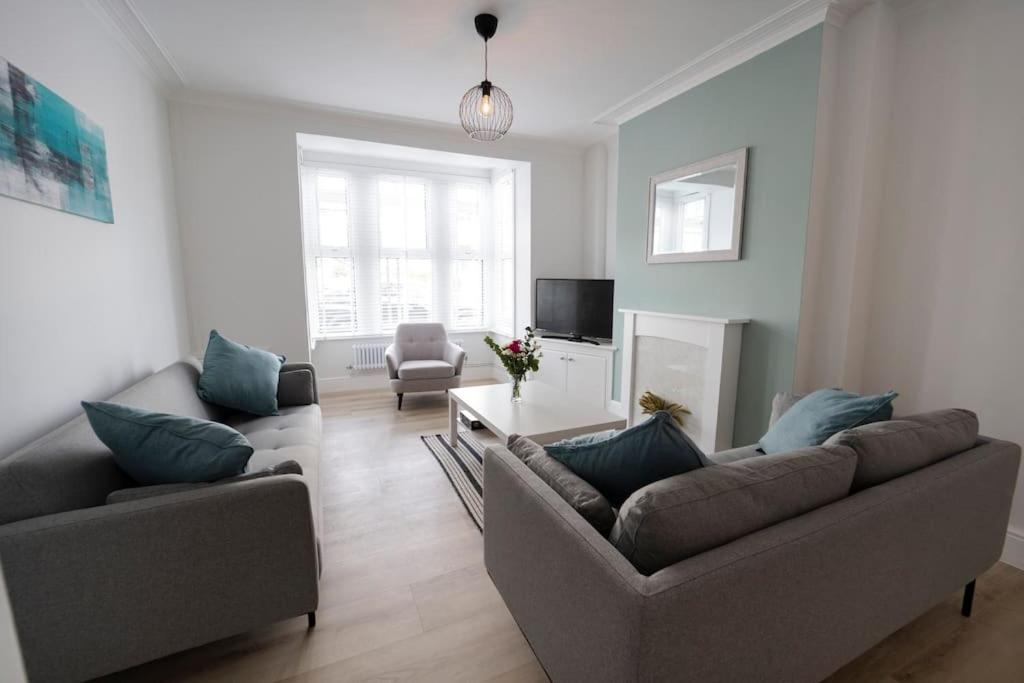 Three-Bedroom House photo 3