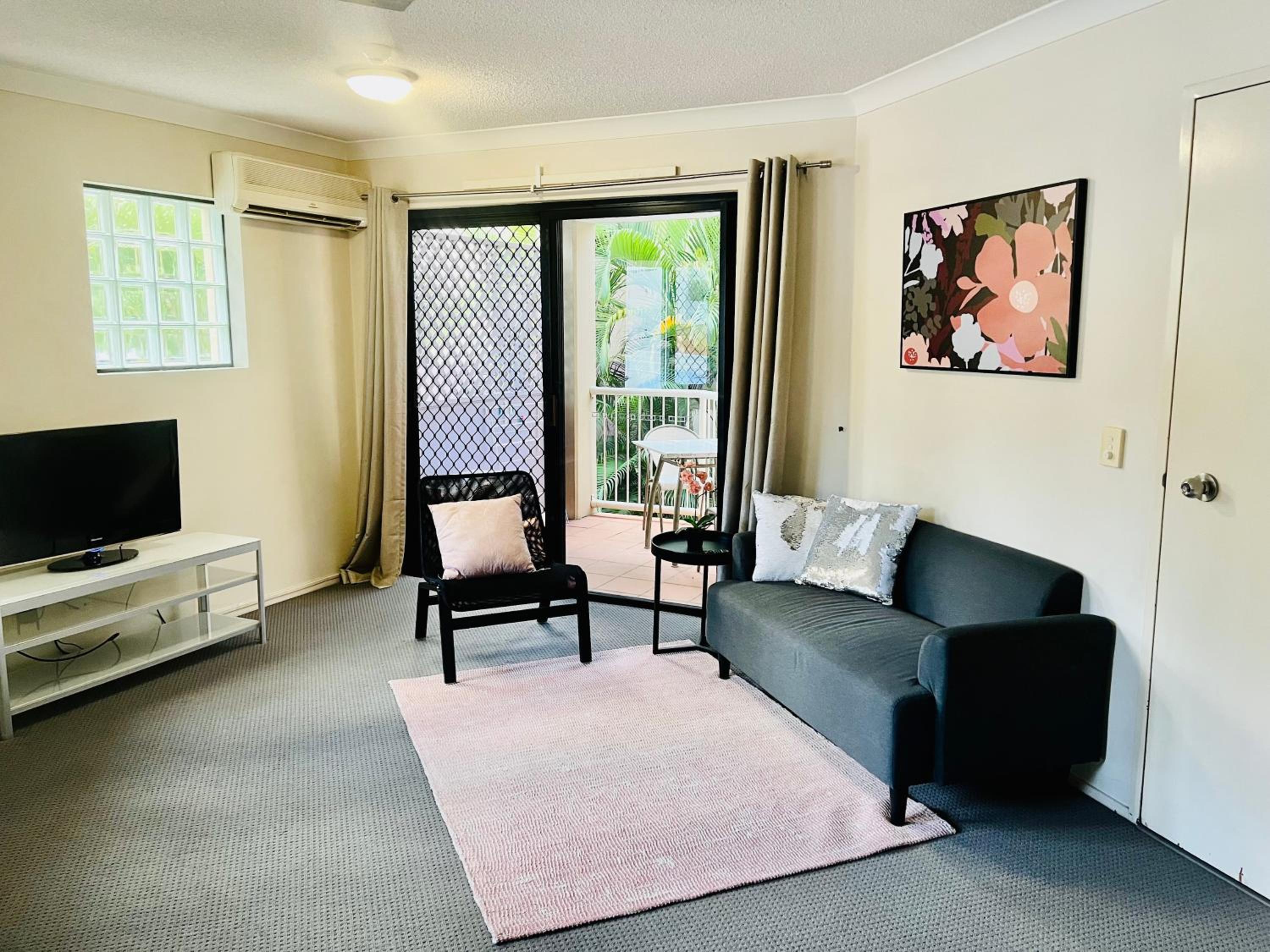 One-Bedroom Apartment - Photo 12