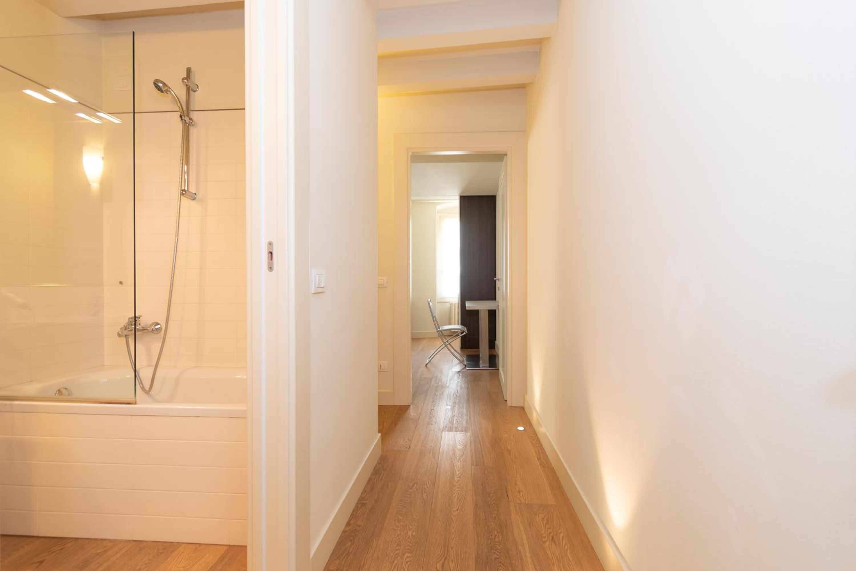 Apartment with Balcony photo 3
